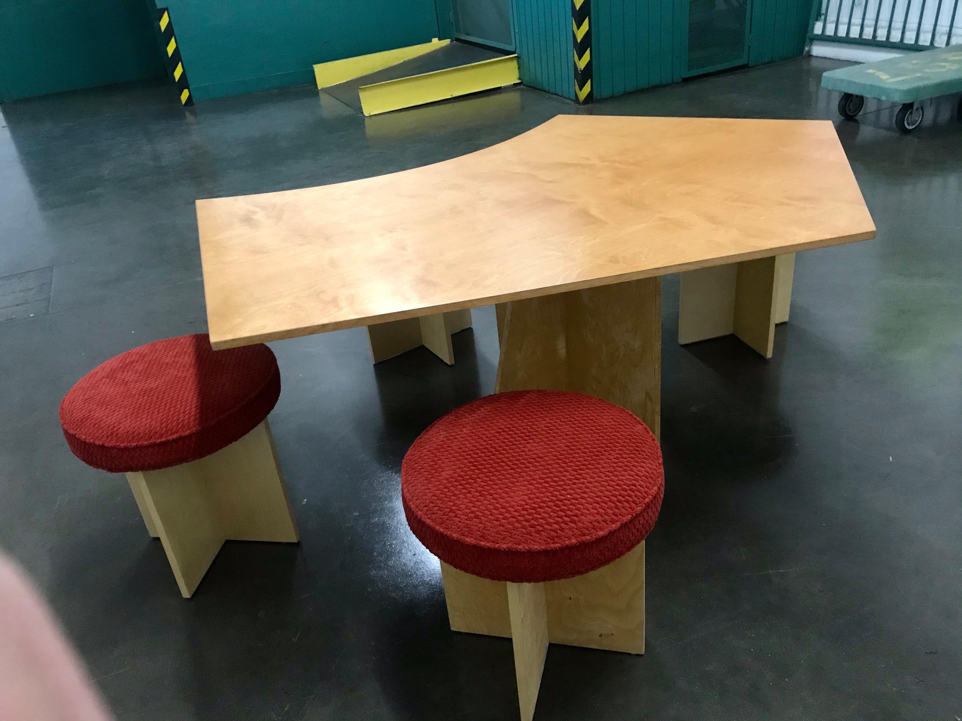 Modern Occasional Table + Four Stools Di Vincente For Sale 2