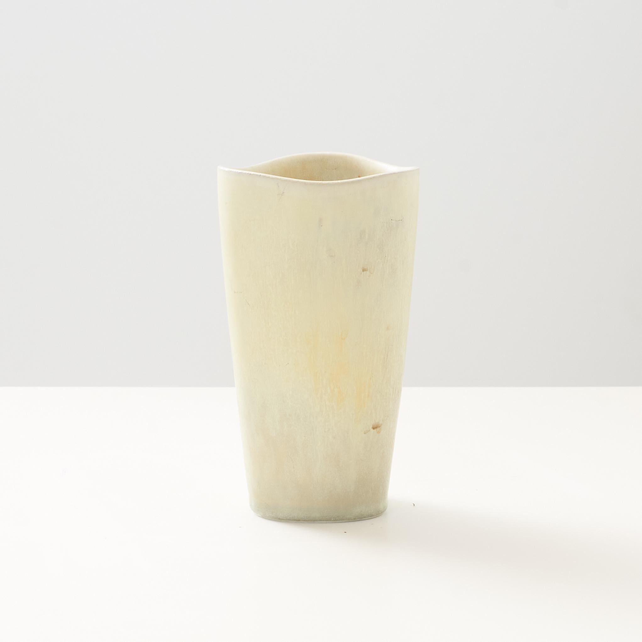 A tall triangular vase in soft yellows by Gunnar Nylund for Rorstrand. Etched on base with the Rörstrand R and 3 crowns, GN, ASK.

Very good vintage condition. No chips or cracks in the glaze.