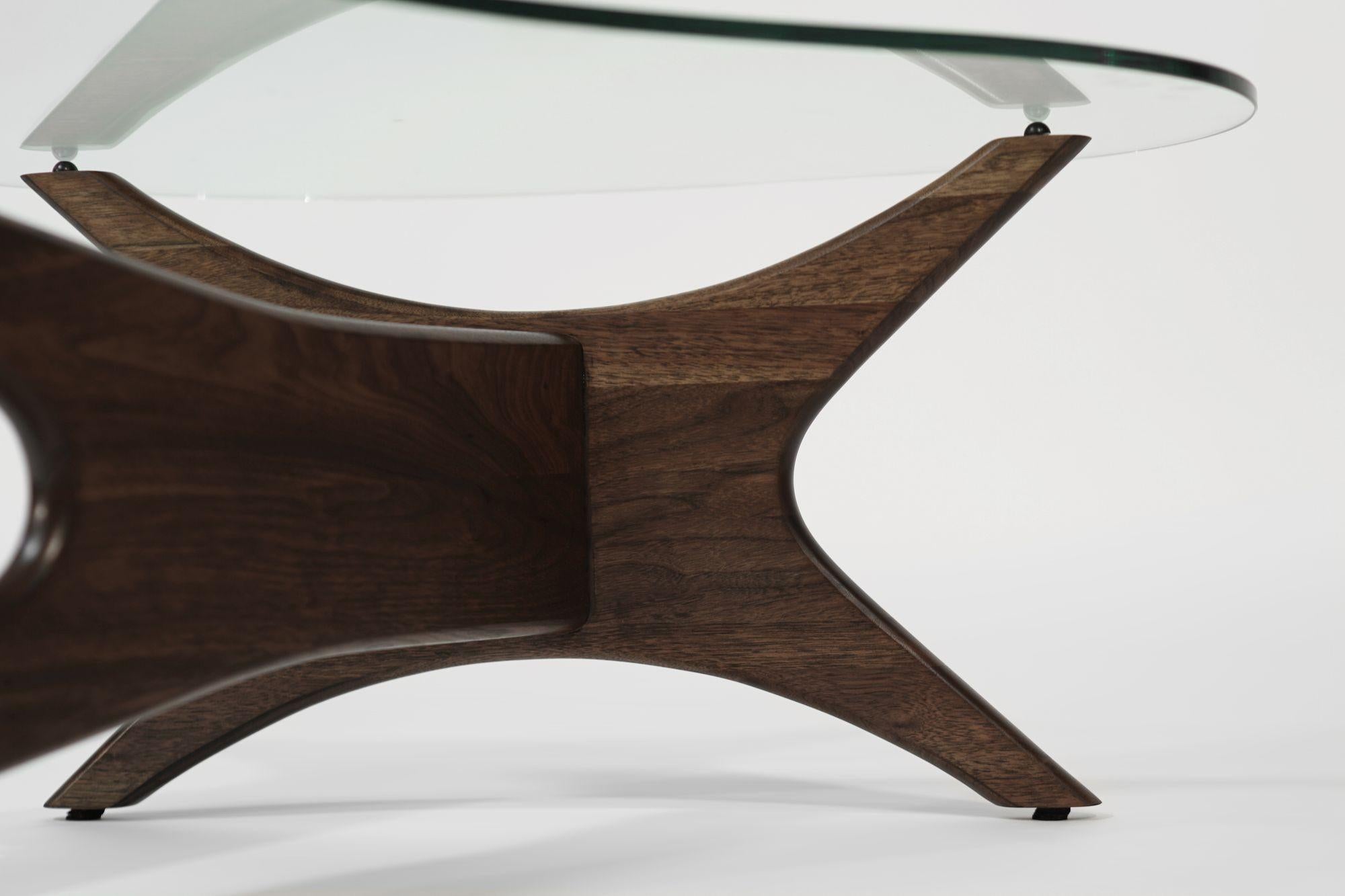 Asymmetrischer Cocktailtisch aus Nussbaumholz von Adrian Pearsall, ca. 1950er Jahre im Angebot 3