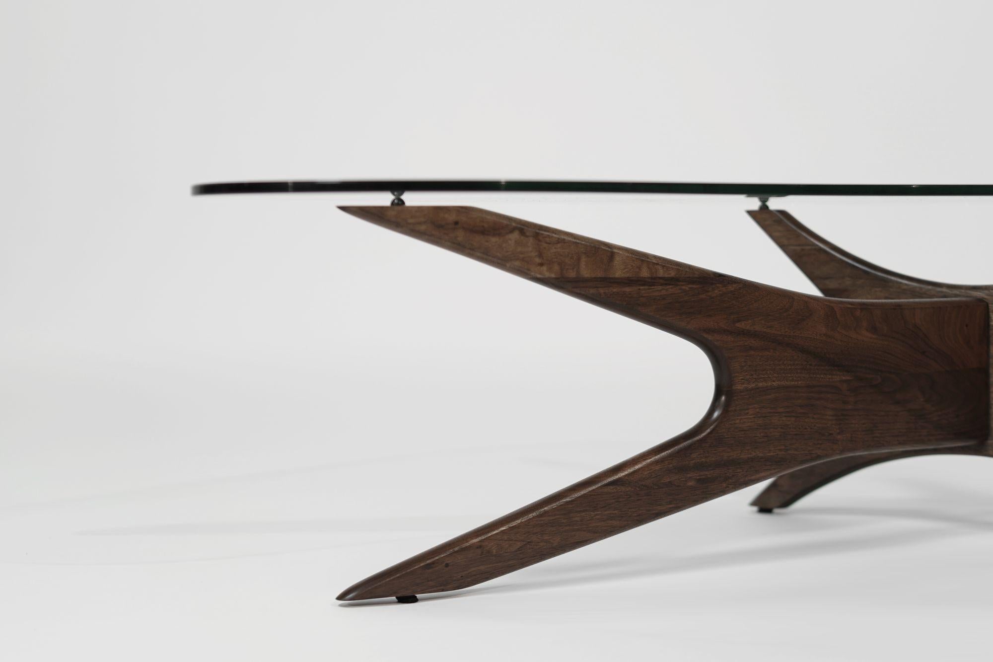 Asymmetrischer Cocktailtisch aus Nussbaumholz von Adrian Pearsall, ca. 1950er Jahre im Angebot 4