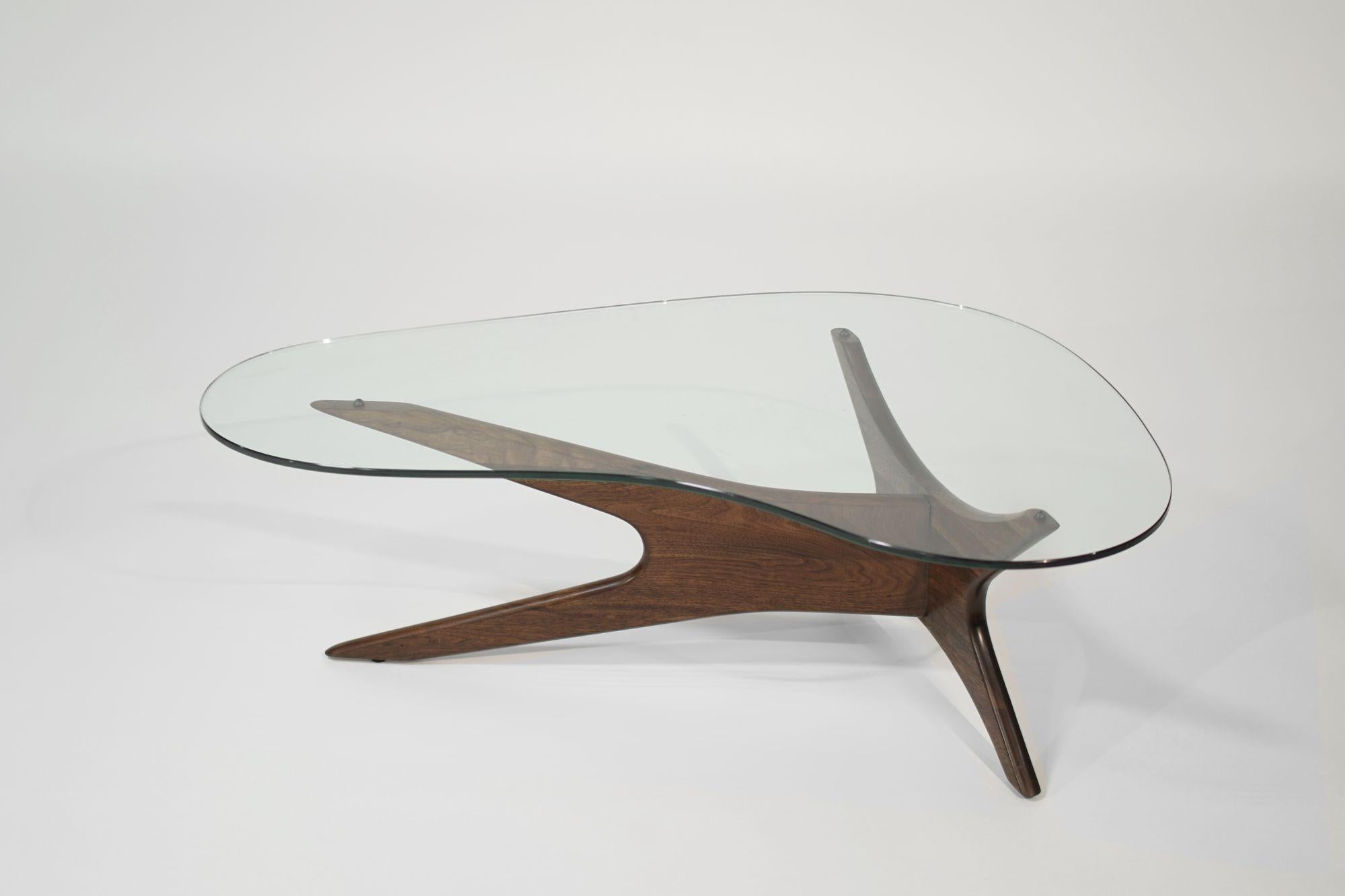 Asymmetrischer Cocktailtisch aus Nussbaumholz von Adrian Pearsall, ca. 1950er Jahre (Moderne der Mitte des Jahrhunderts) im Angebot
