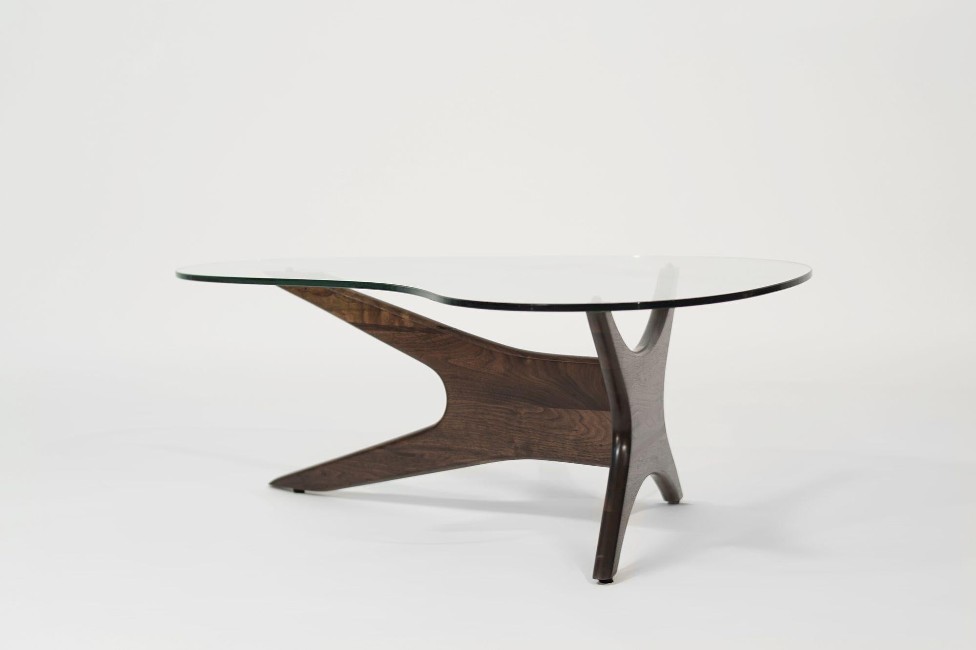 Asymmetrischer Cocktailtisch aus Nussbaumholz von Adrian Pearsall, ca. 1950er Jahre (amerikanisch) im Angebot