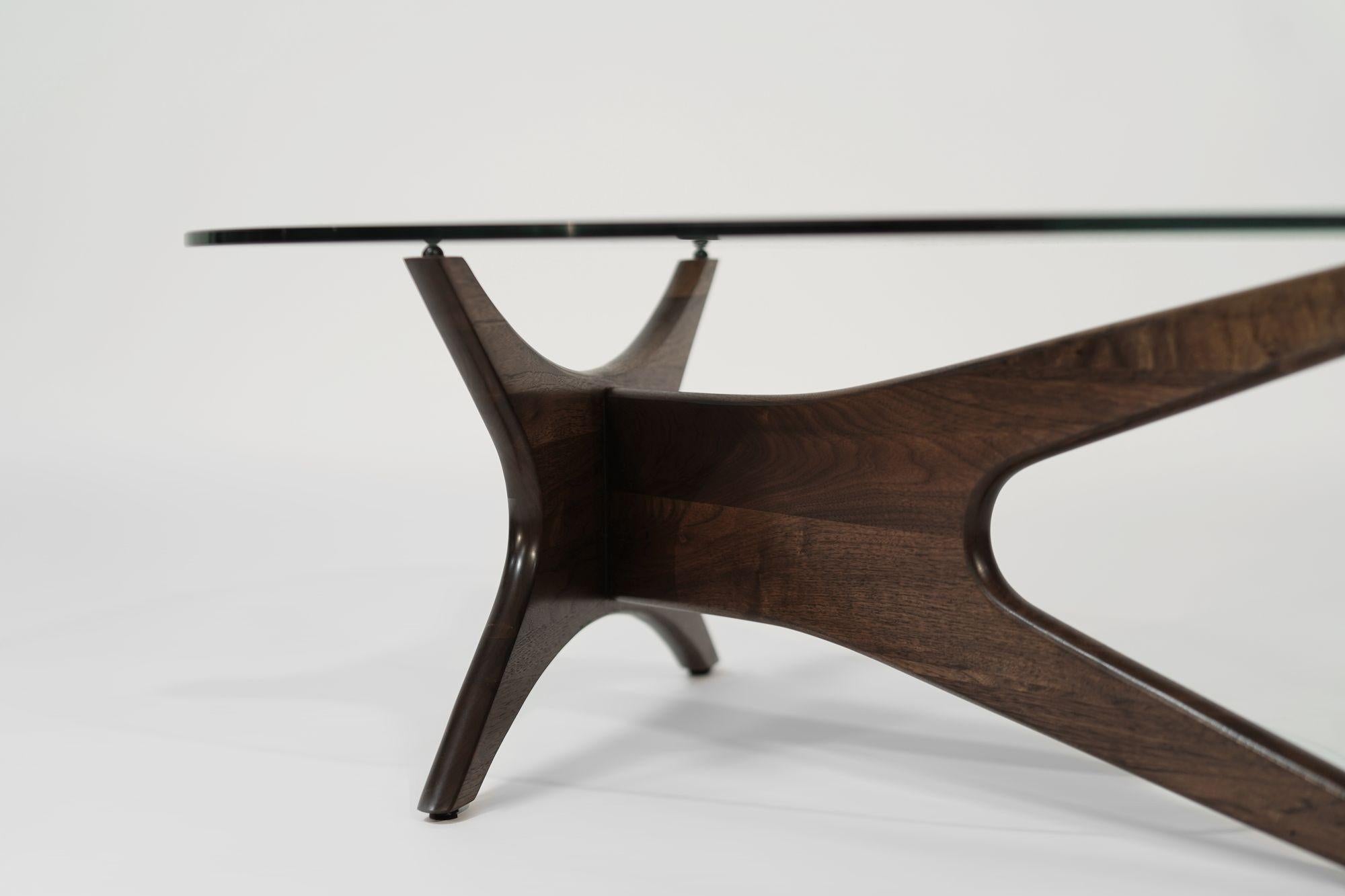 Asymmetrischer Cocktailtisch aus Nussbaumholz von Adrian Pearsall, ca. 1950er Jahre im Angebot 2