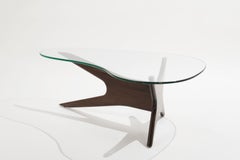 Table de cocktail asymétrique en noyer par Adrian Pearsall