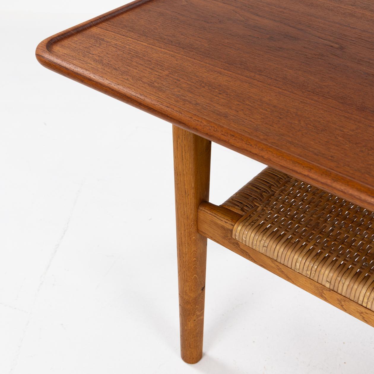 AT 10 - Coffee table in solid teak by Hans J. Wegner In Good Condition For Sale In Copenhagen, DK
