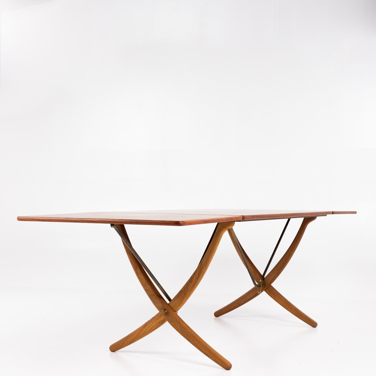 AT 304 - Sabre-legged table by Hans J. Wegner 3