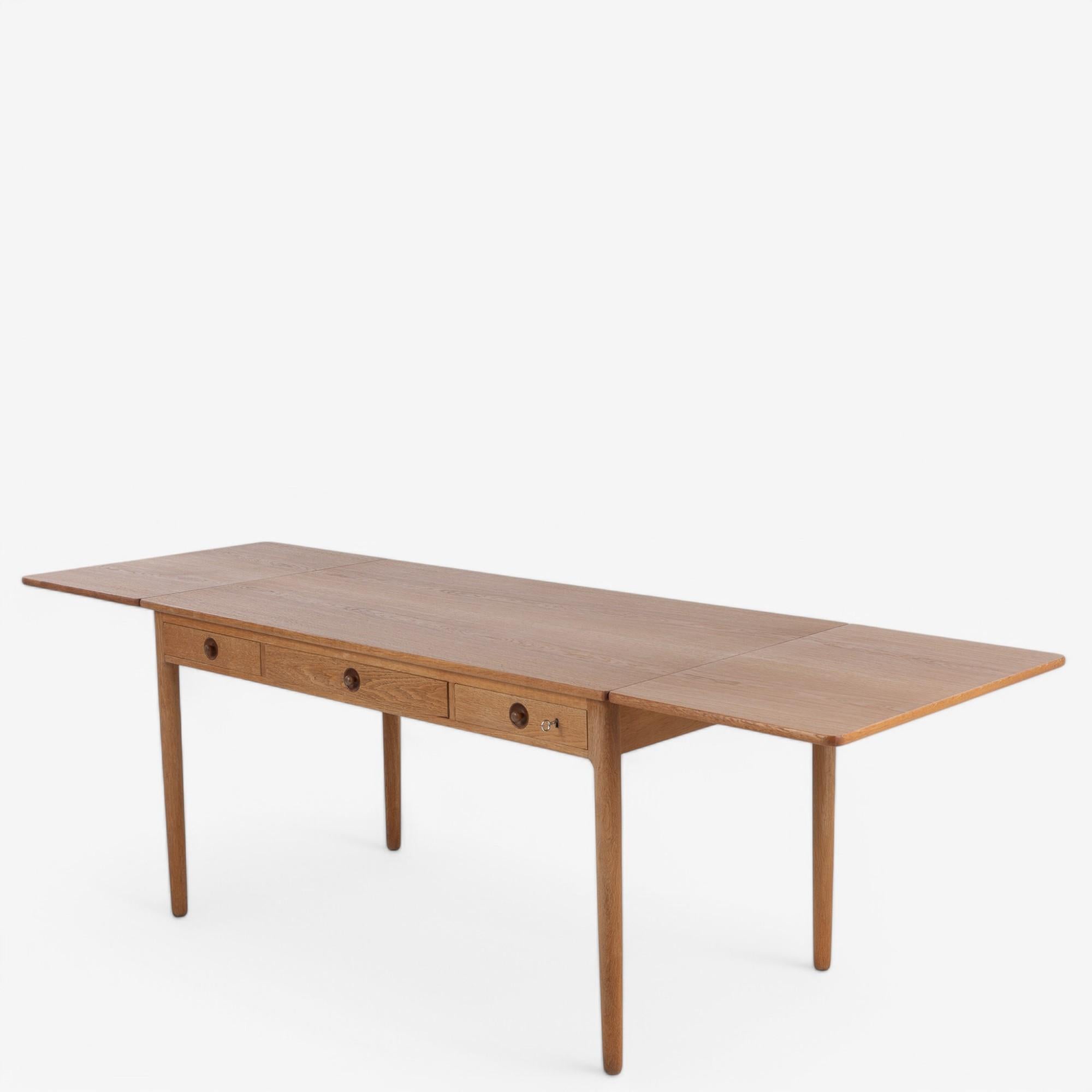 AT 305 - Scrivania in oak di Hans J. Wegner In condizioni buone in vendita a Copenhagen, DK