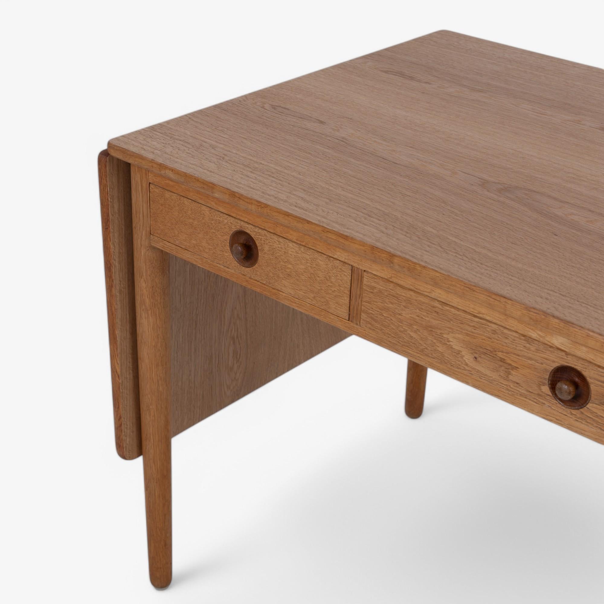 XX secolo AT 305 - Scrivania in oak di Hans J. Wegner in vendita