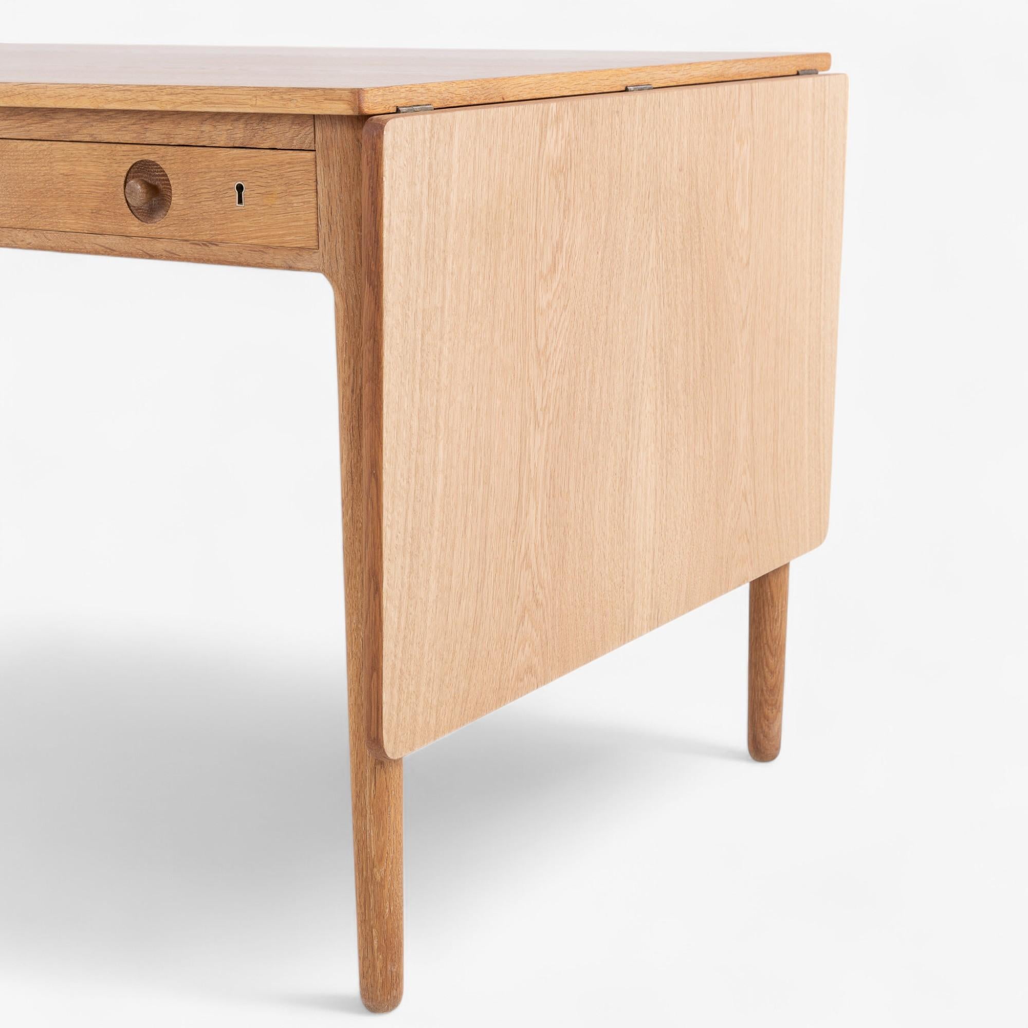 20ième siècle AT 305 - Bureau en chêne de Hans J. Wegner en vente