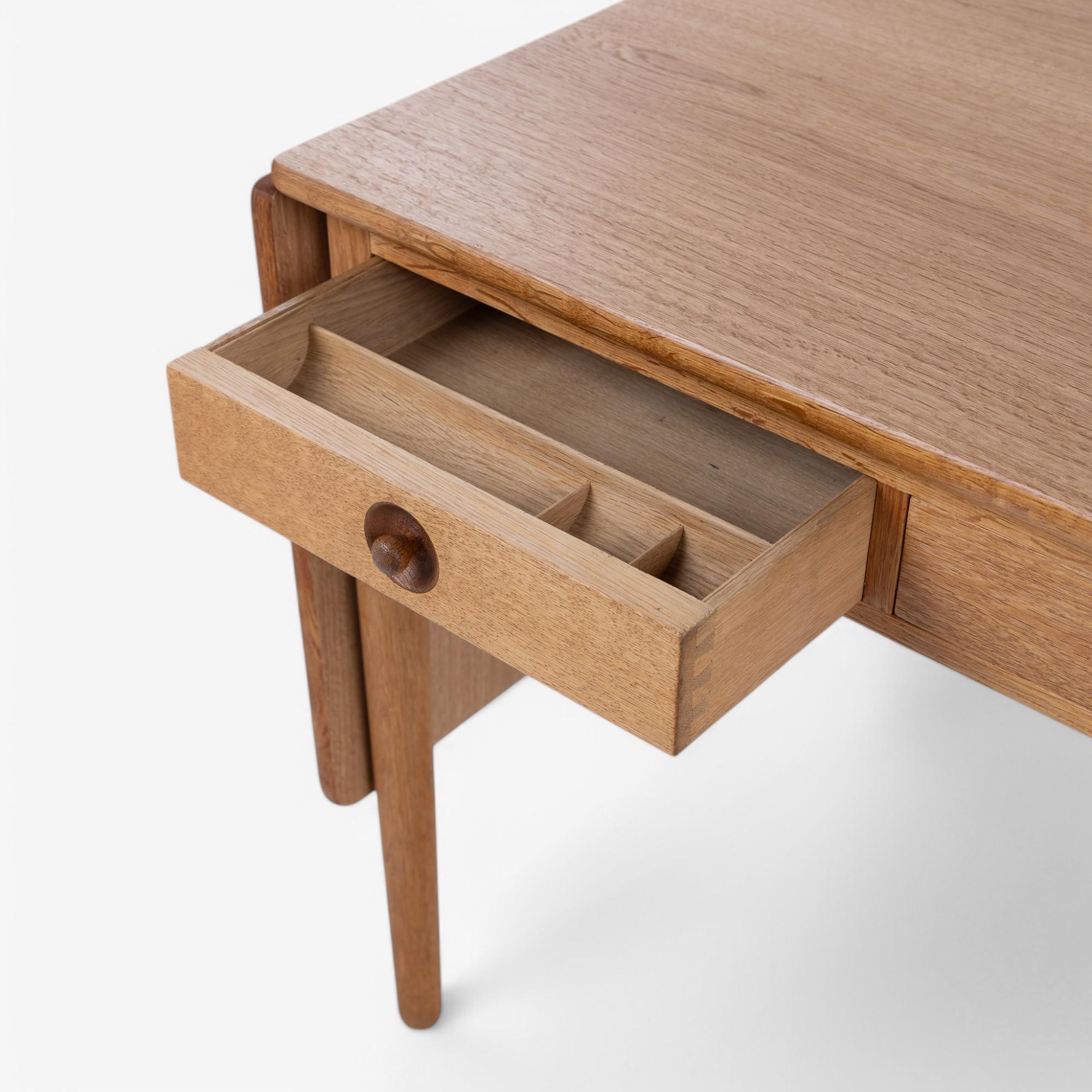 AT 305 - Scrivania in oak di Hans J. Wegner in vendita 1