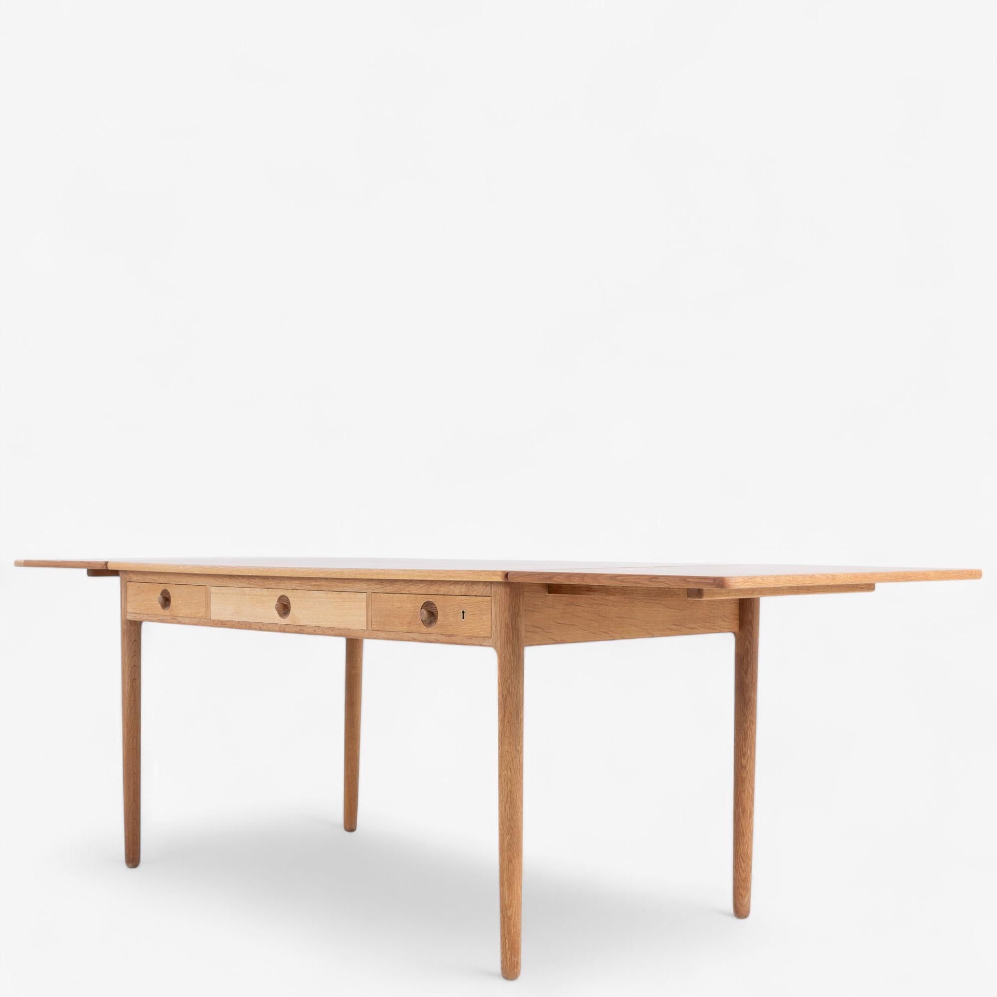 AT 305 - Bureau en chêne de Hans J. Wegner en vente 2