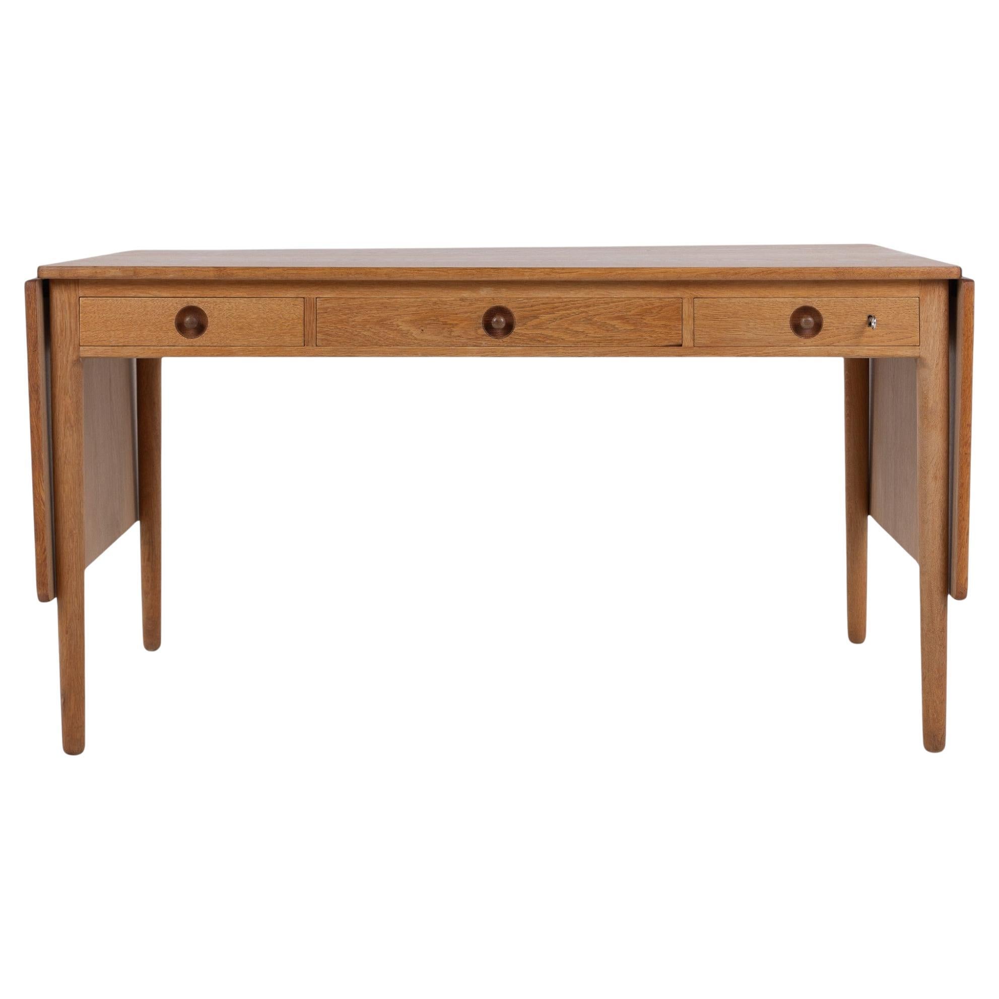 AT 305 - Scrivania in oak di Hans J. Wegner in vendita