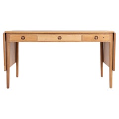 AT 305 - Bureau en chêne de Hans J. Wegner