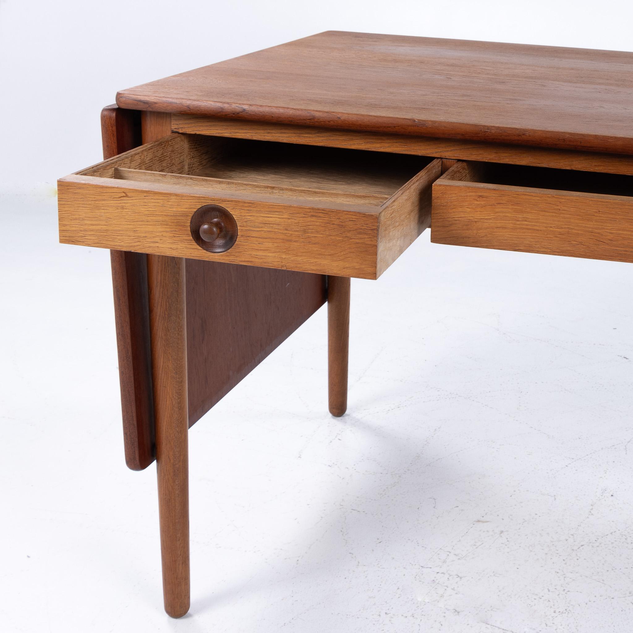 Danese AT 305 - Scrivania in teak e oak di Hans J. Wegner in vendita