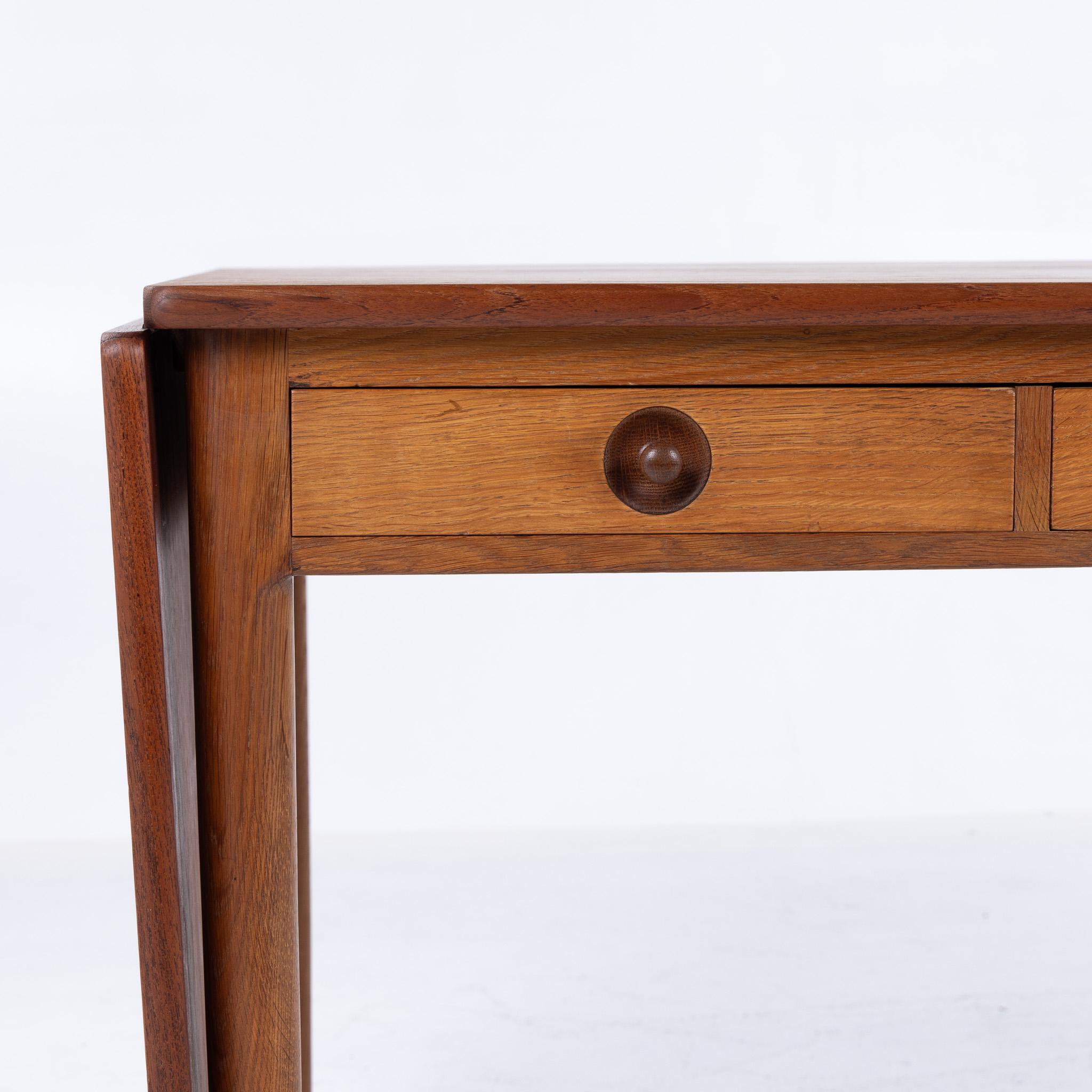 AT 305 - Scrivania in teak e oak di Hans J. Wegner In condizioni buone in vendita a Copenhagen, DK