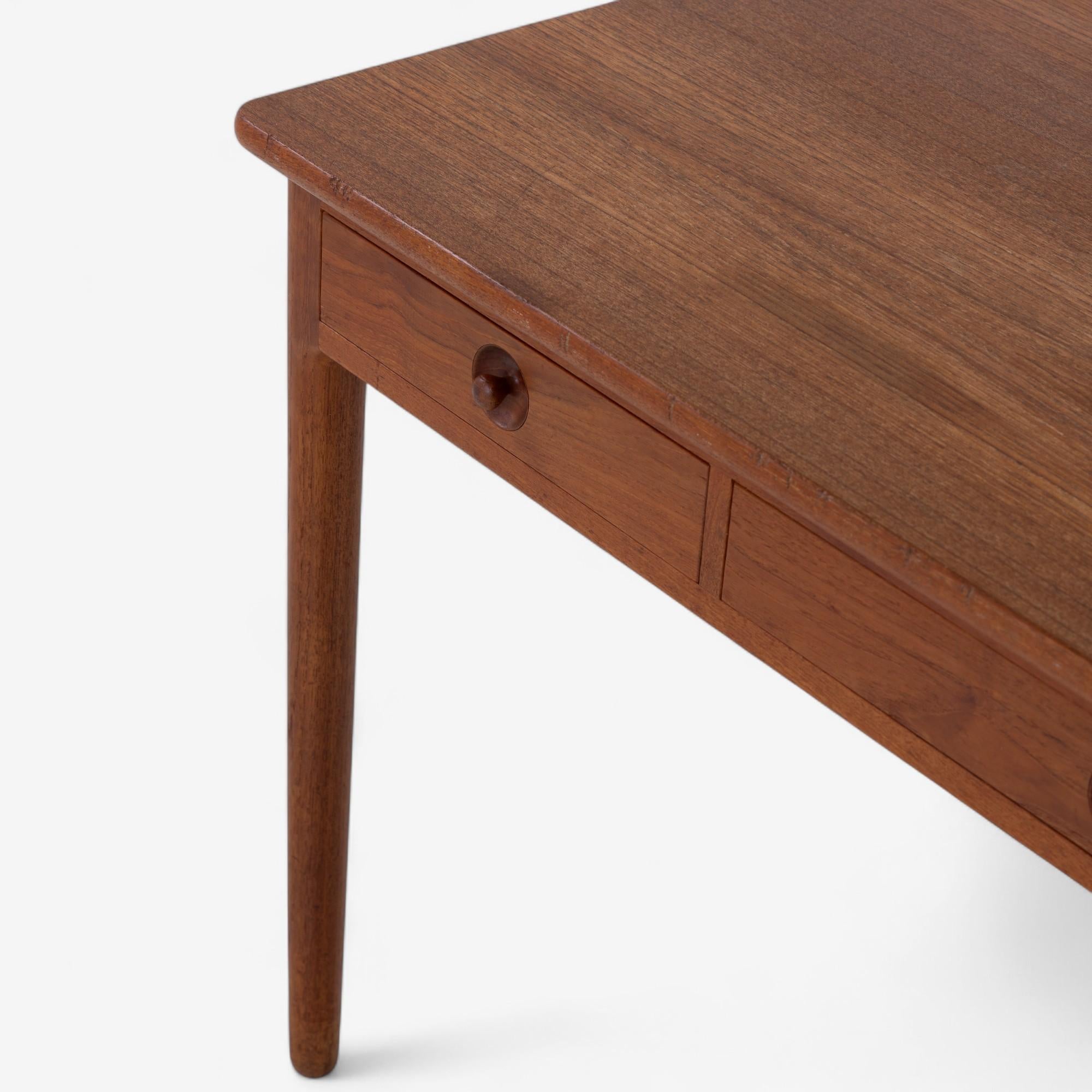 Danois AT 305 - Bureau en teck de Hans J. Wegner en vente