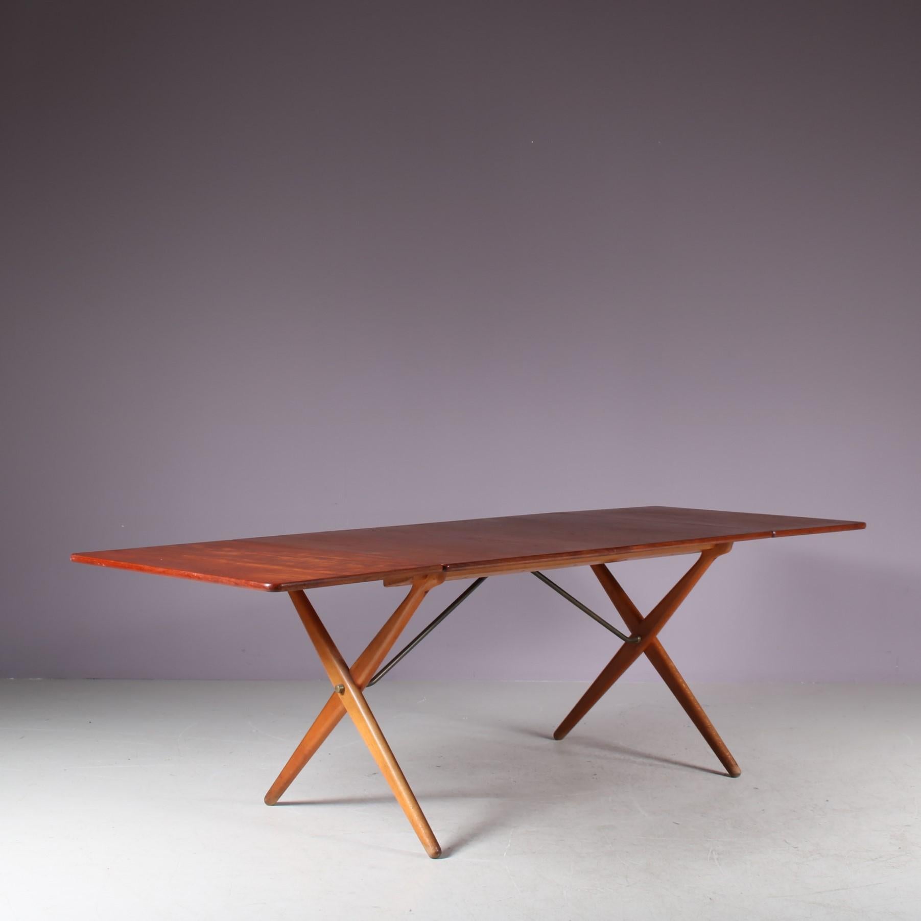 An outstanding dining table, model AT-309, by Hans J. Wegner for Andreas Tuck in Denmark around 1950.

Made of high quality oak and teak wood. This outstanding table has X-shaped legs with a rounded finish, made with an impressive eye for detail! It
