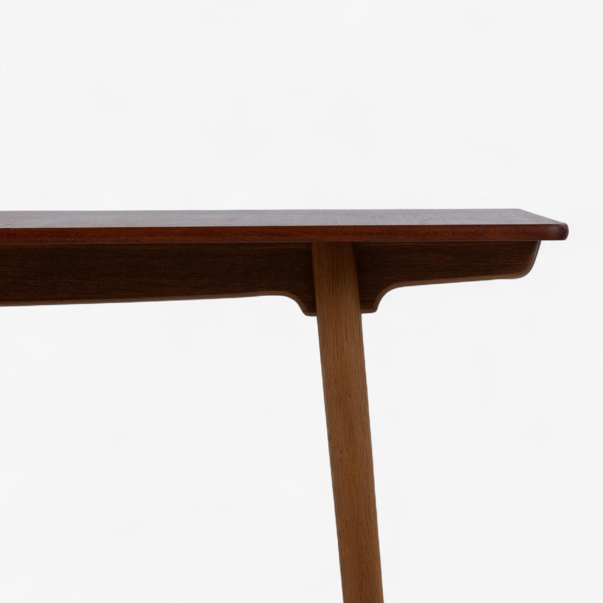 AT 310 - Dining table with extension in teak by Hans J. Wegner Moderno de mediados de siglo en venta