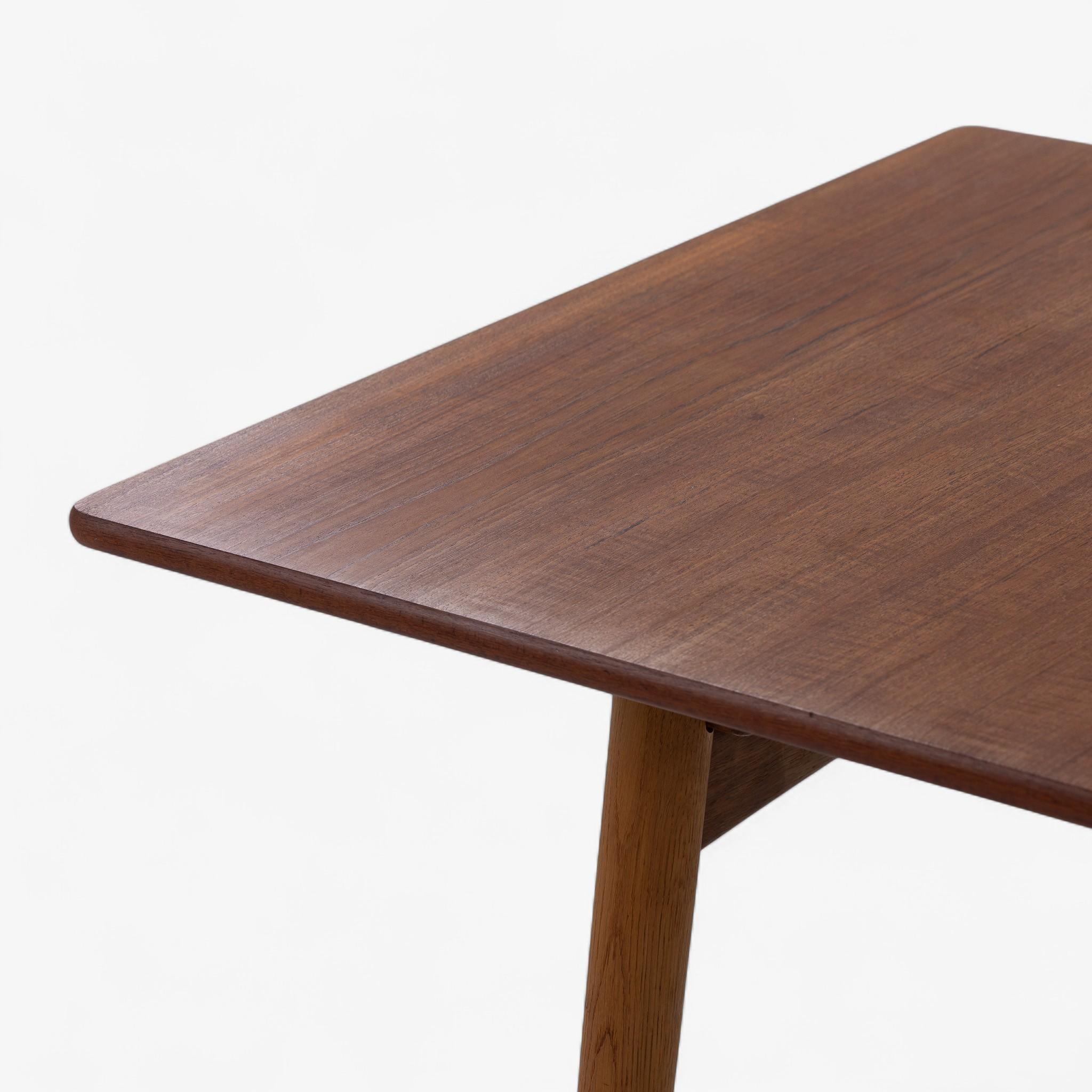 AT 310 - Dining table with extension in teak by Hans J. Wegner en Bueno estado para la venta en Copenhagen, DK