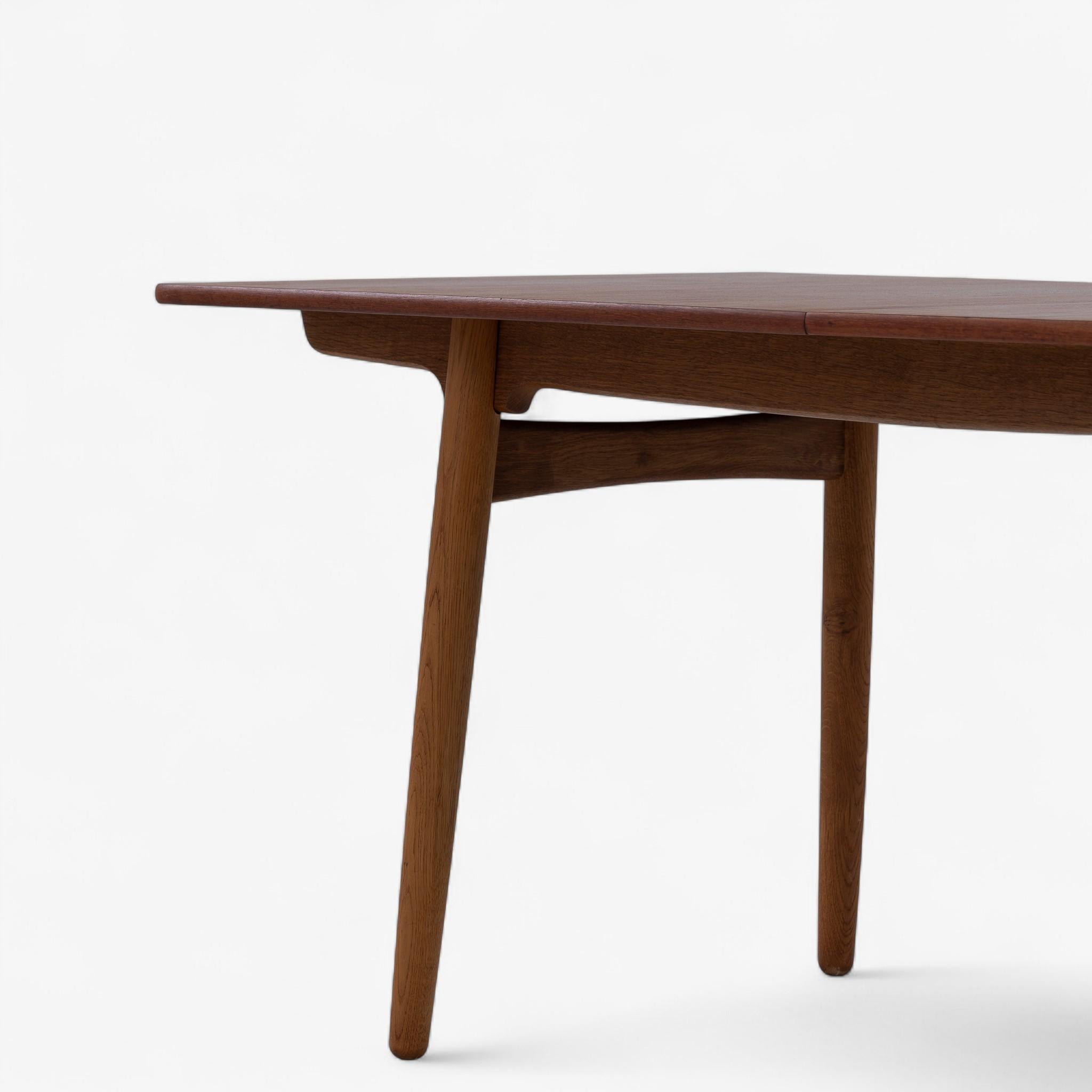 AT 310 - Dining table with extension in teak by Hans J. Wegner Roble en venta