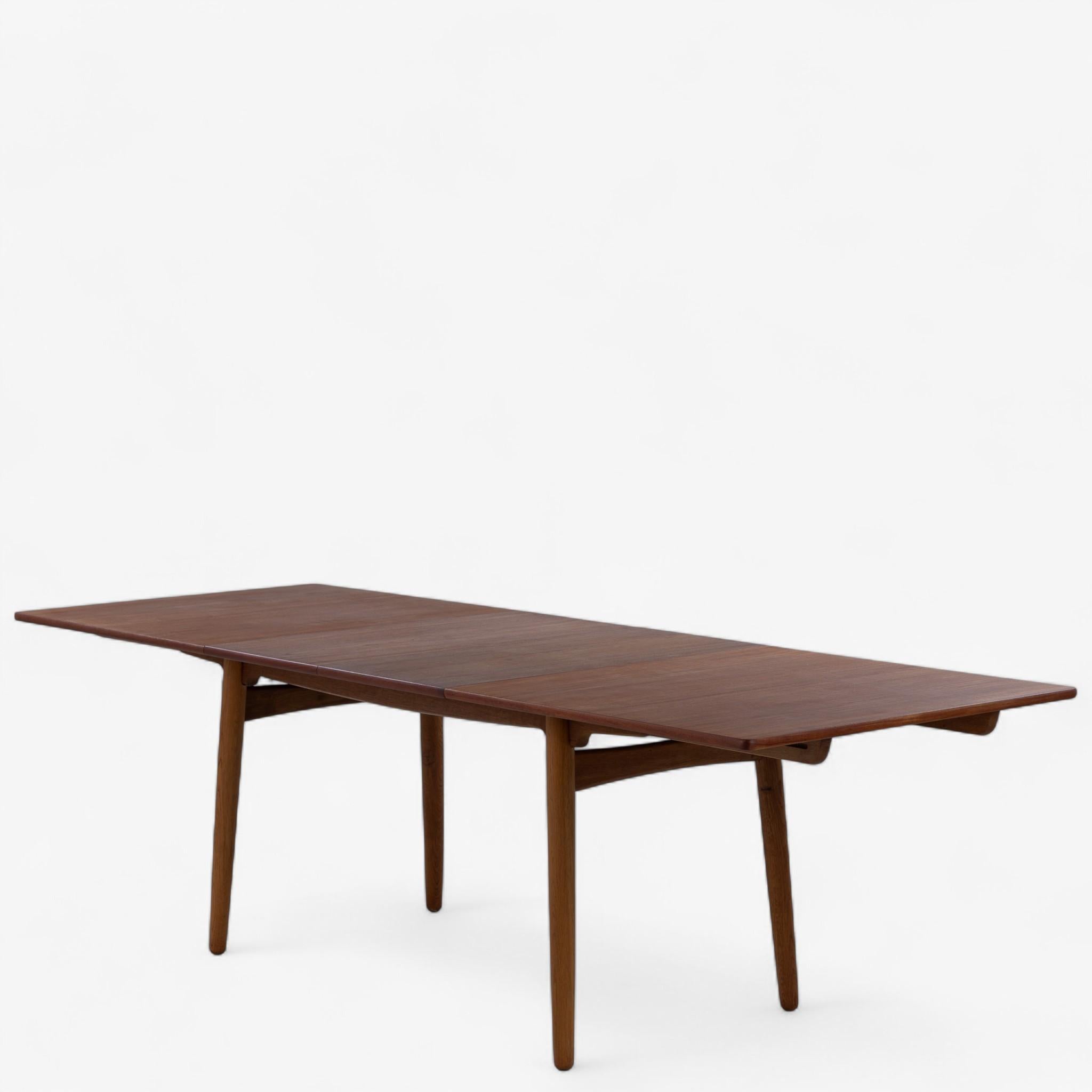 AT 310 - Dining table with extension in teak by Hans J. Wegner en venta 2