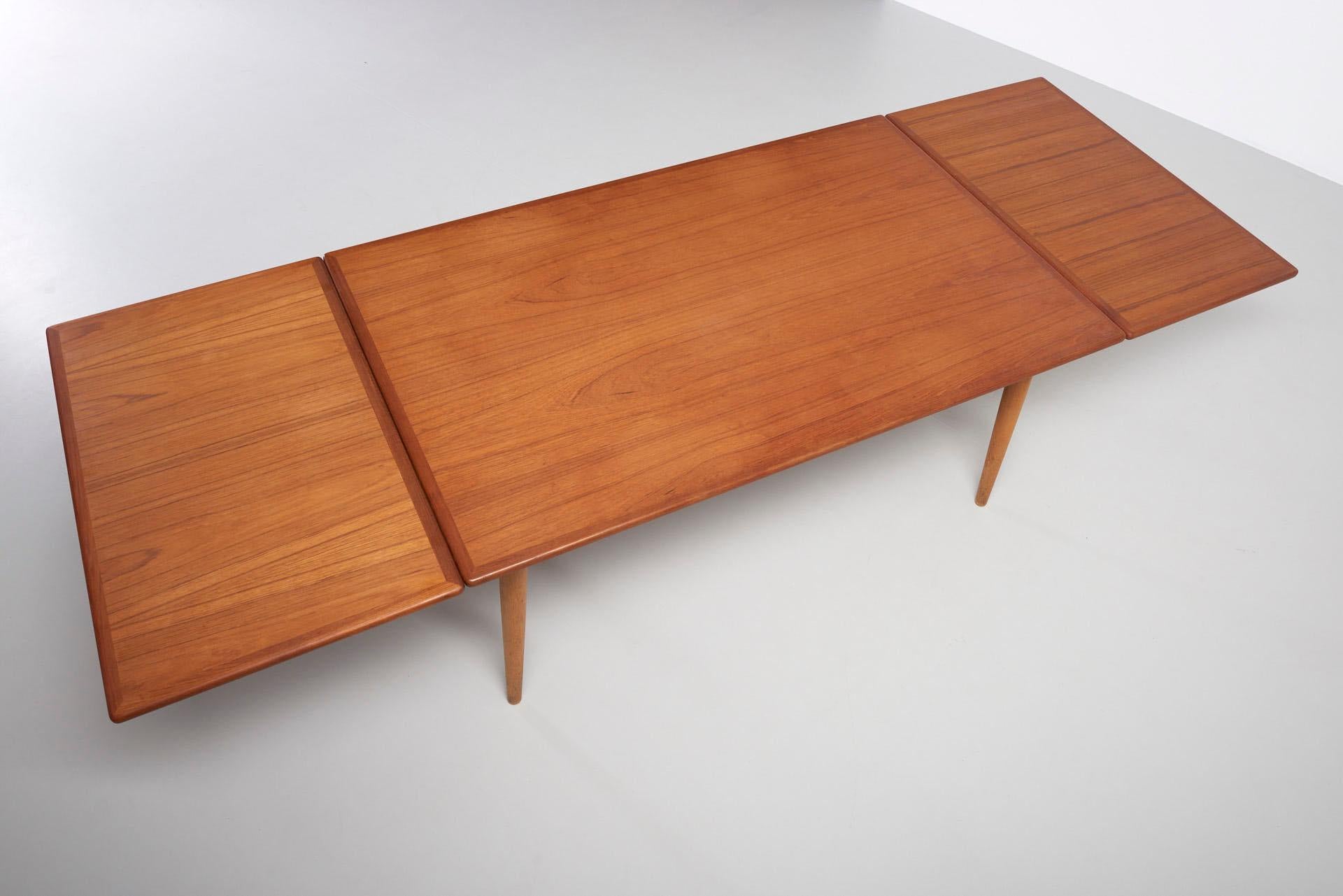 Mid-20th Century A rare large version of AT-312 dining table for Andreas Tuck by Hans Wegner For Sale