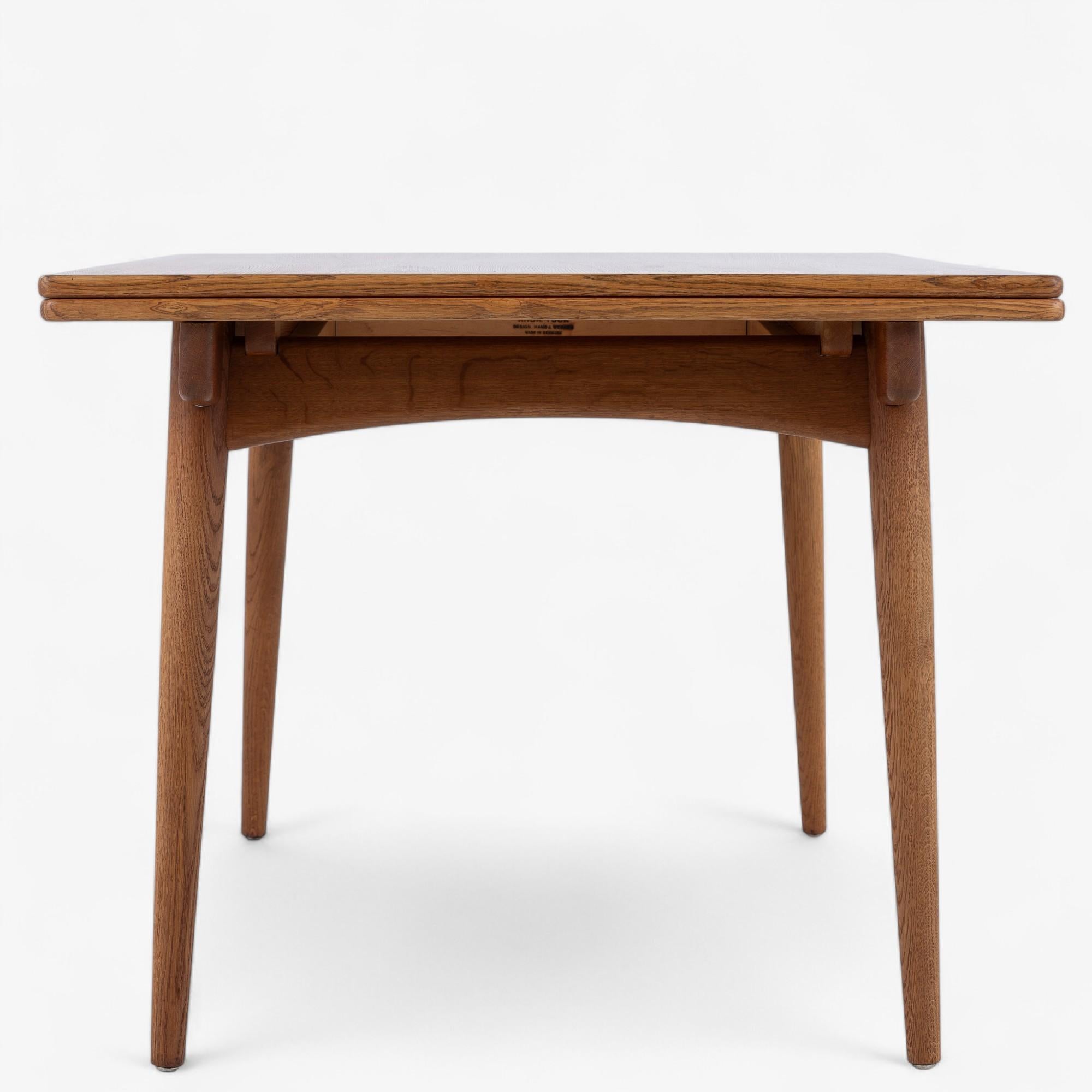 AT 312 - Dining table in oak by Hans J. Wegner For Sale 5