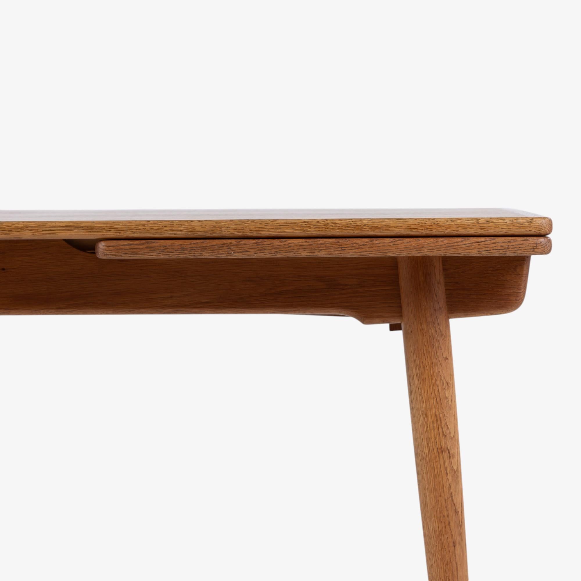 AT 312 - Dining table in oak by Hans J. Wegner For Sale 9
