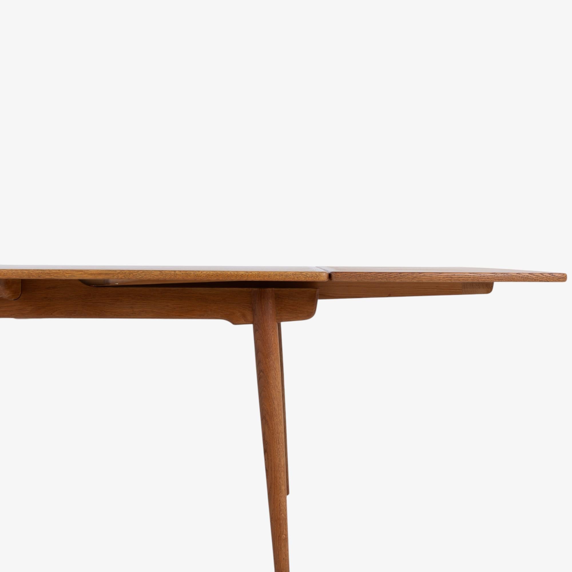 Danish AT 312 - Dining table in oak by Hans J. Wegner For Sale