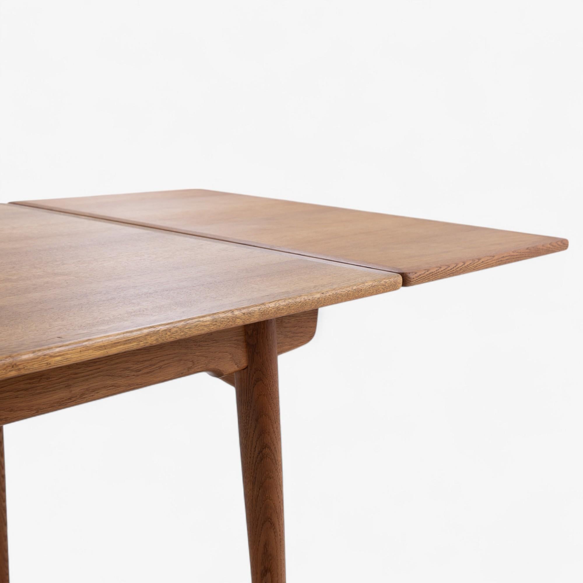 20th Century AT 312 - Dining table in oak by Hans J. Wegner For Sale