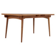 AT 312 - Dining table in oak by Hans J. Wegner