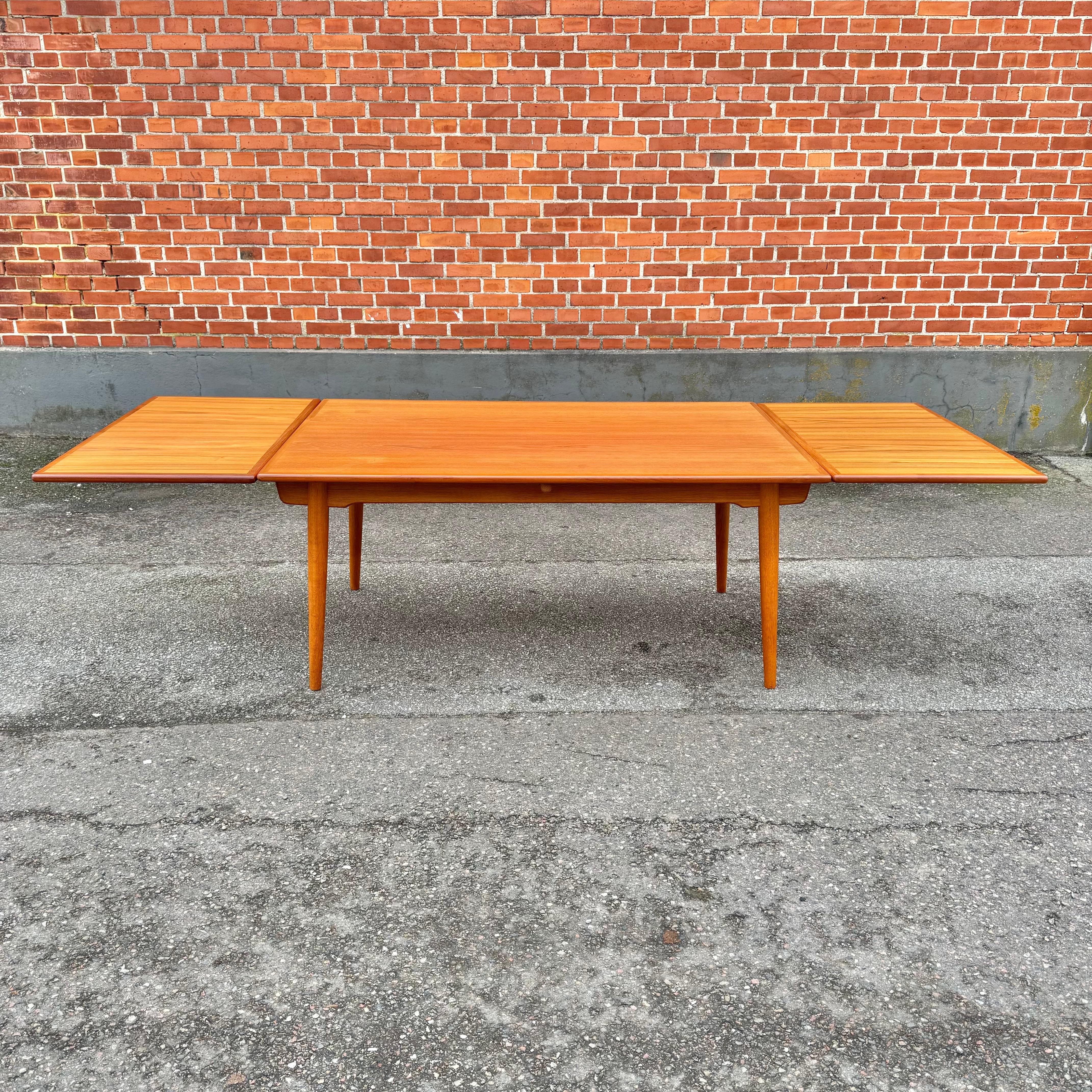 Mid-20th Century AT-312 Dining Table in Oak by Hans Wegner for Andreas Tuck, 1960s