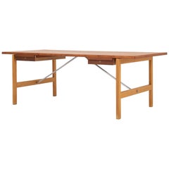 AT 325A Desk by Hans J. Wegner.