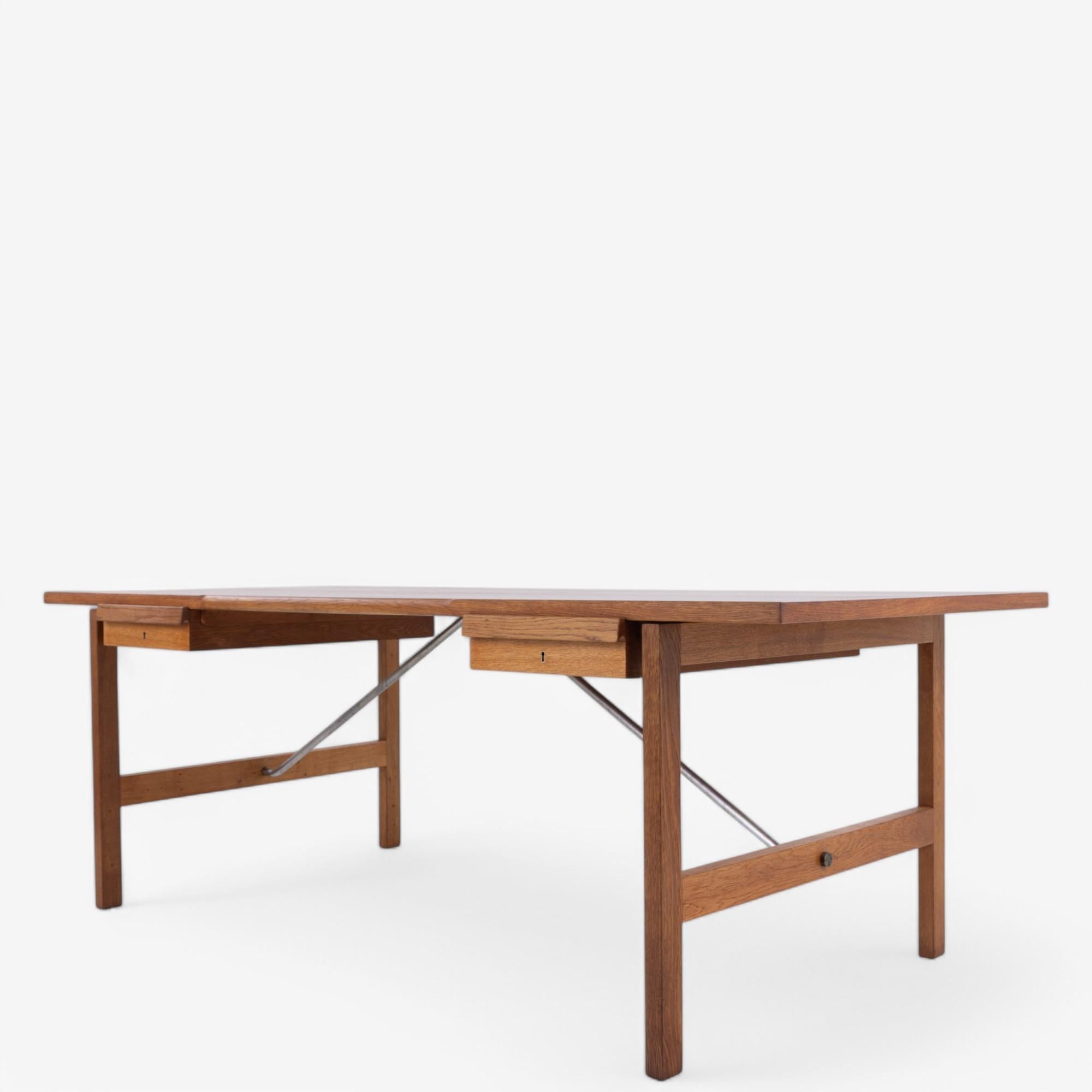 AT 325A - Oak desk with two drawers. Stamped from the manufacturer Andreas Tuck. Designed by Hans J. Wegner.