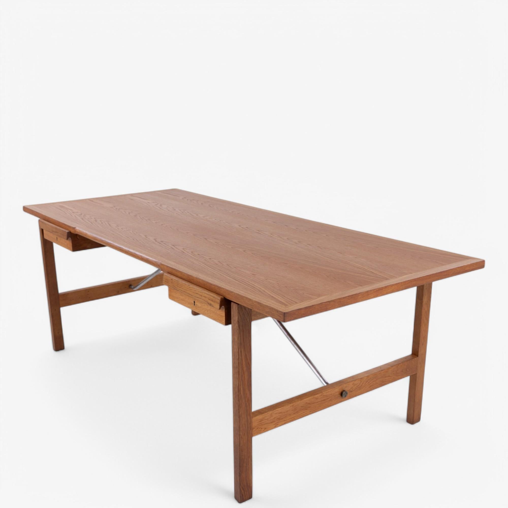 20th Century AT 325A - Desk in oak by Hans J. Wegner For Sale