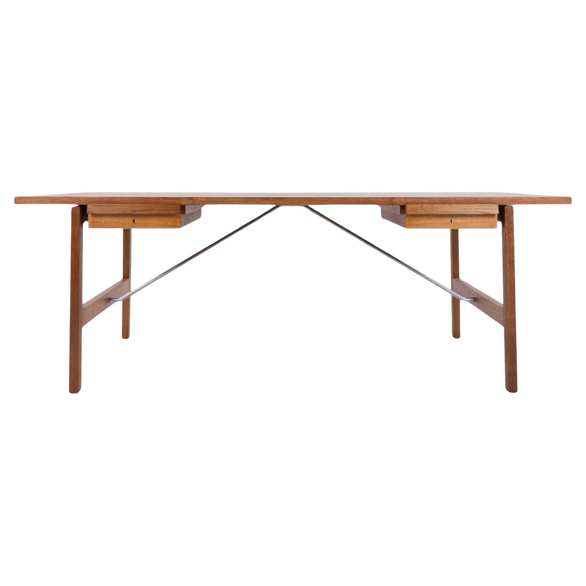 AT 325A - Scrivania in oak di Hans J. Wegner