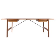 AT 325A - Desk in oak by Hans J. Wegner