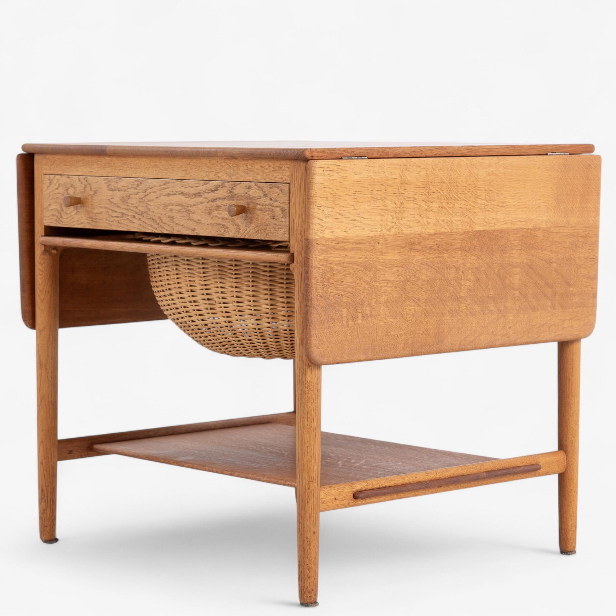 AT 33 - Table de couture en chêne, Hans J. Wegner en vente 3