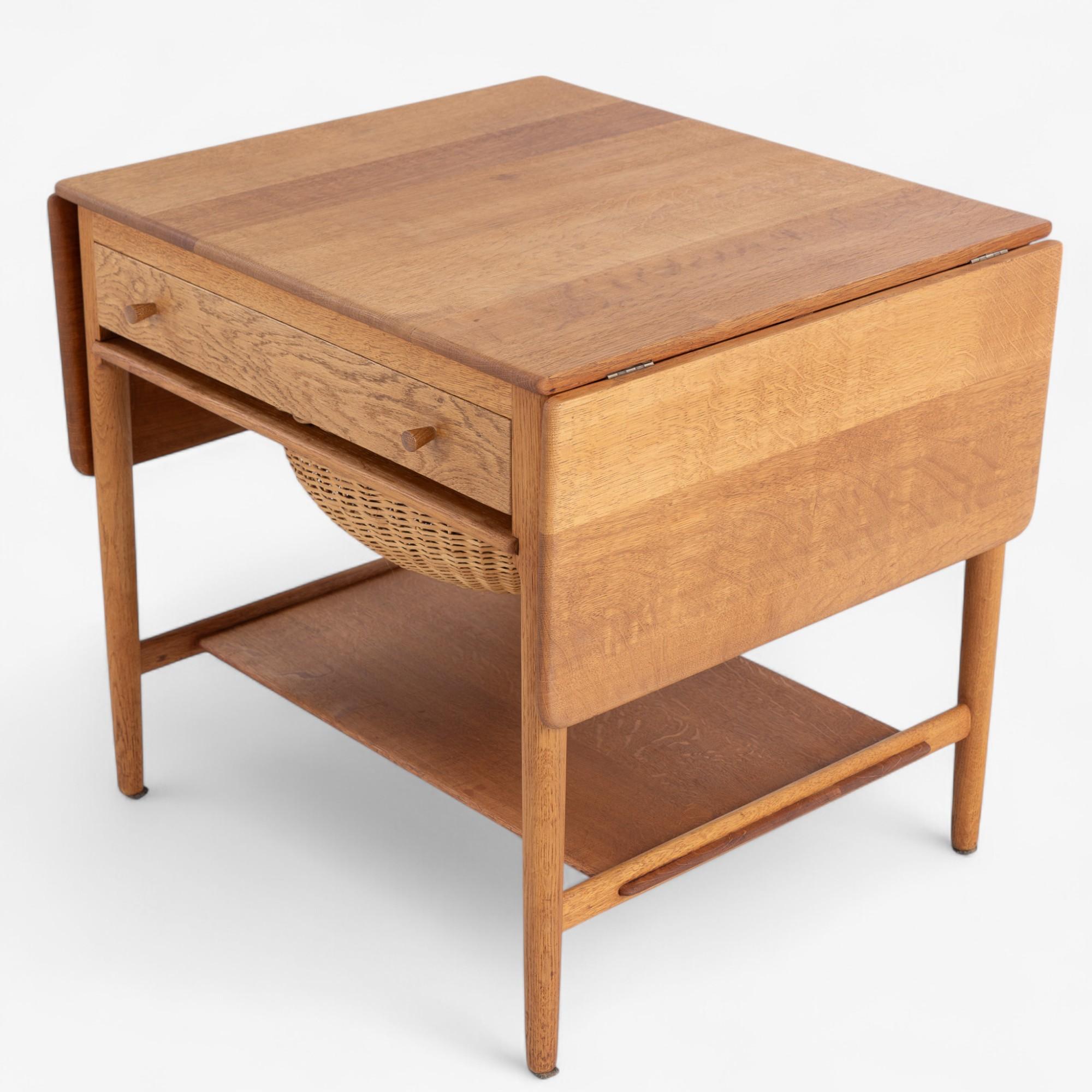 AT 33 - Table de couture en chêne, Hans J. Wegner en vente 4