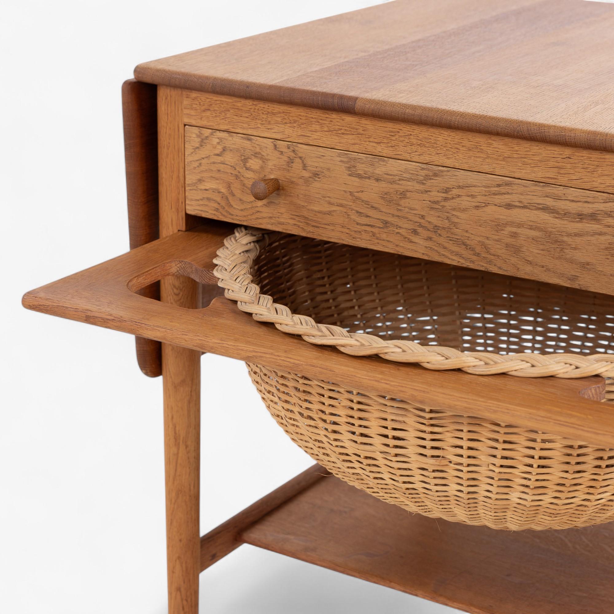 AT 33 - Table de couture en chêne, Hans J. Wegner en vente 6