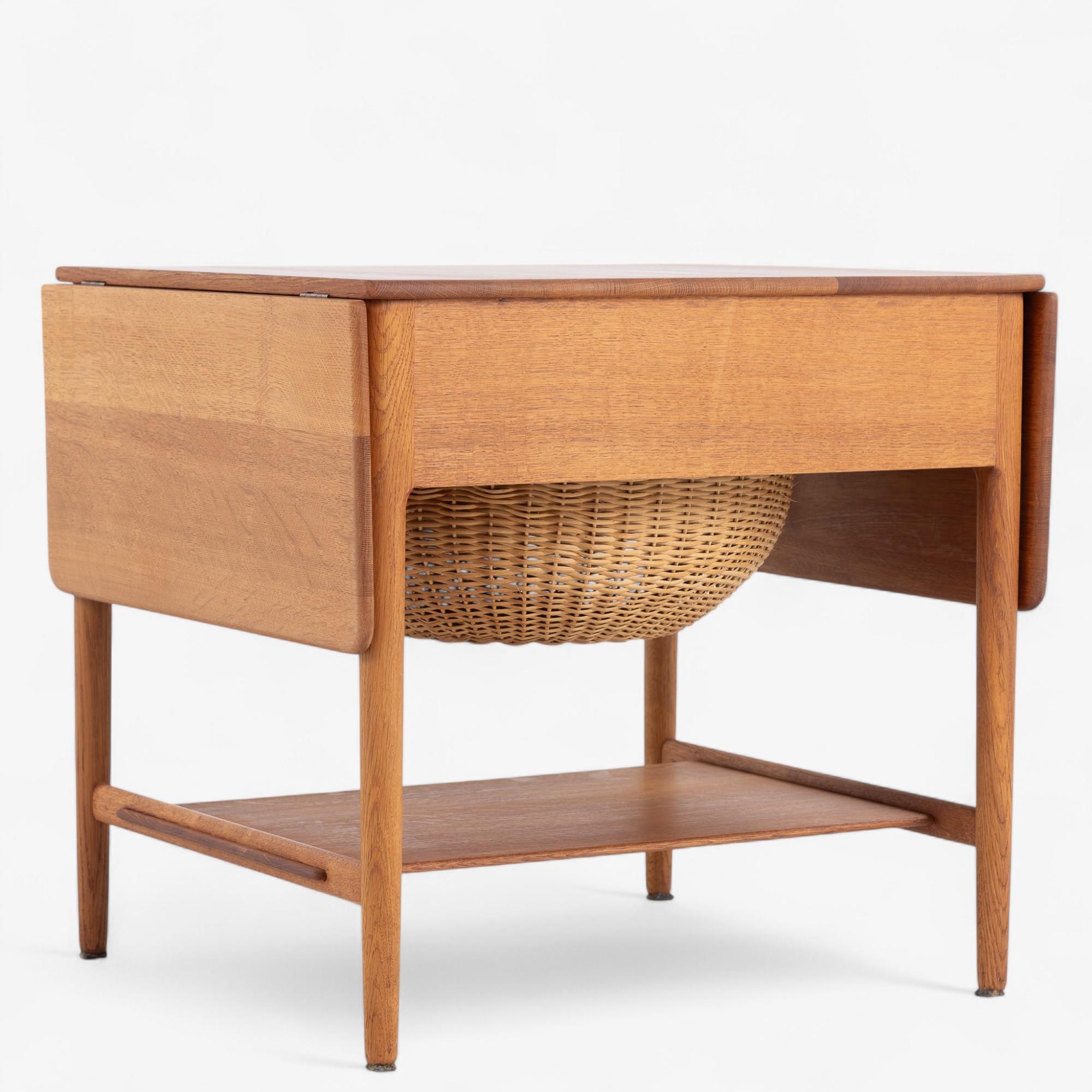 AT 33 - Table de couture en chêne, Hans J. Wegner en vente 7