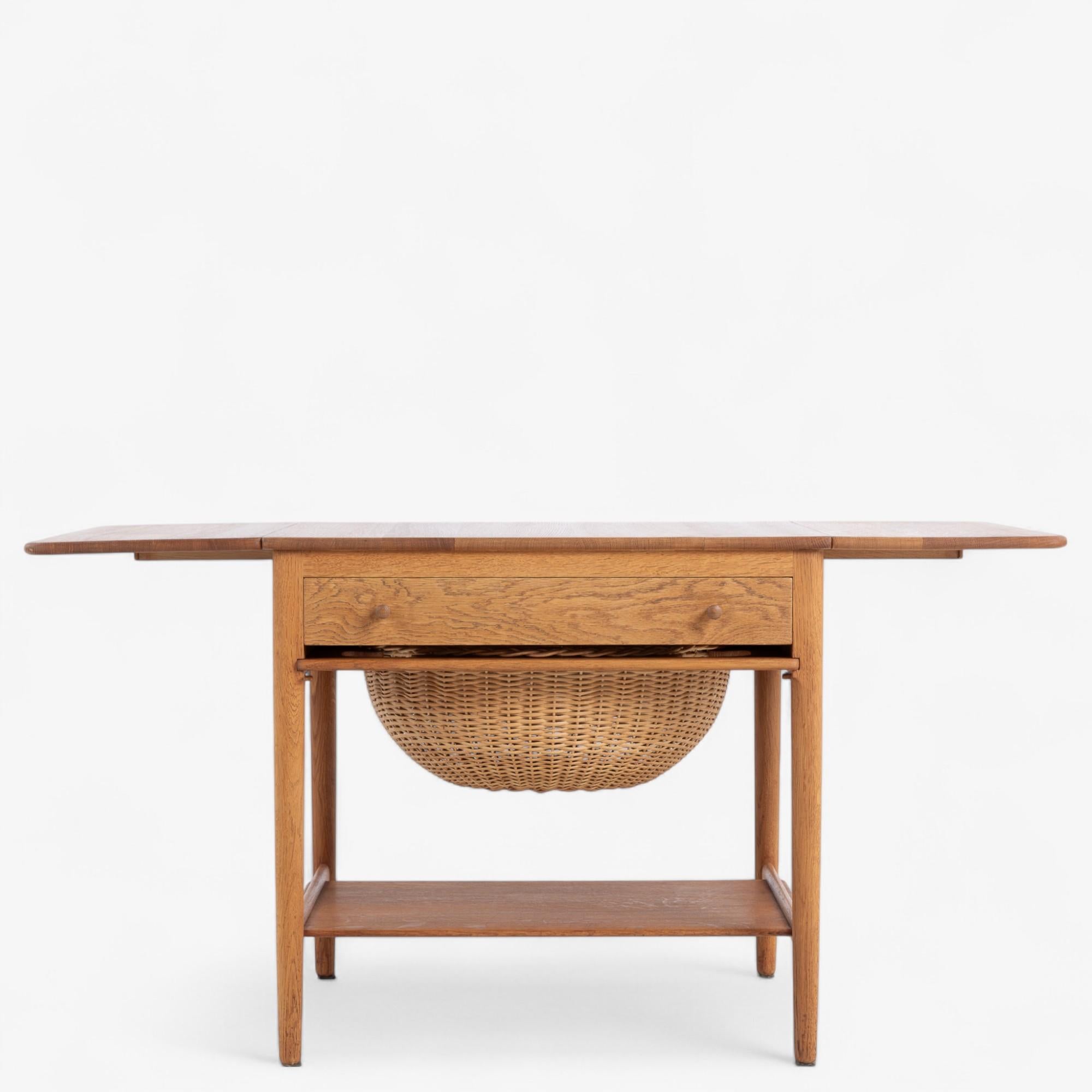 Danois AT 33 - Table de couture en chêne, Hans J. Wegner en vente