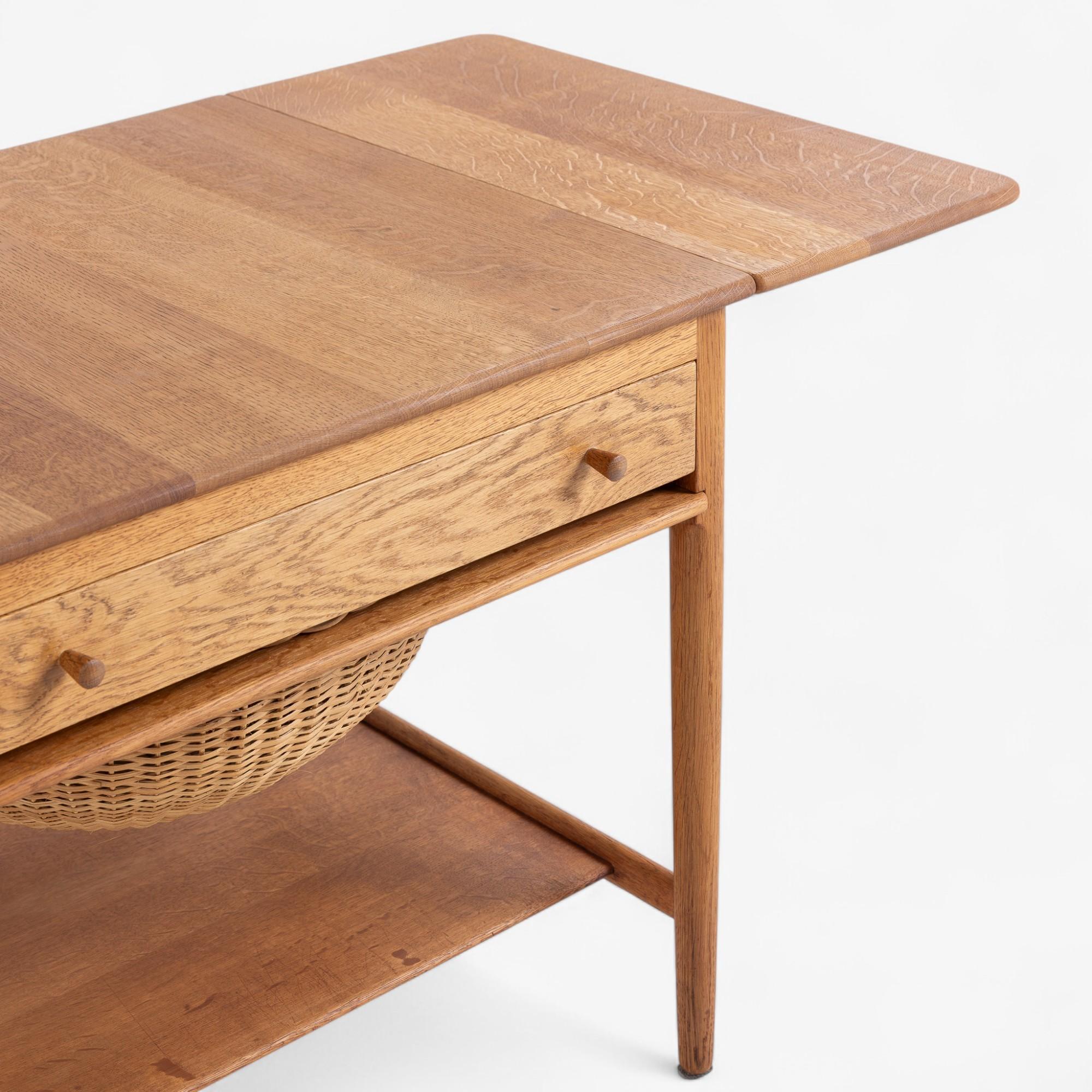 AT 33 - Table de couture en chêne, Hans J. Wegner Bon état - En vente à Copenhagen, DK