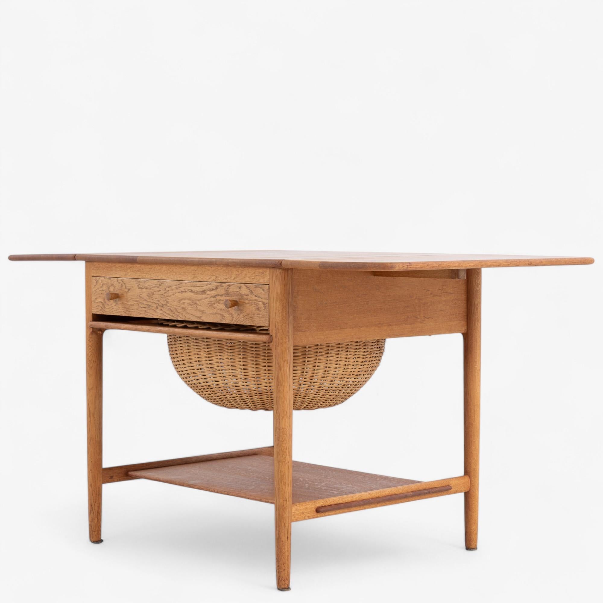 AT 33 - Table de couture en chêne, Hans J. Wegner en vente 1