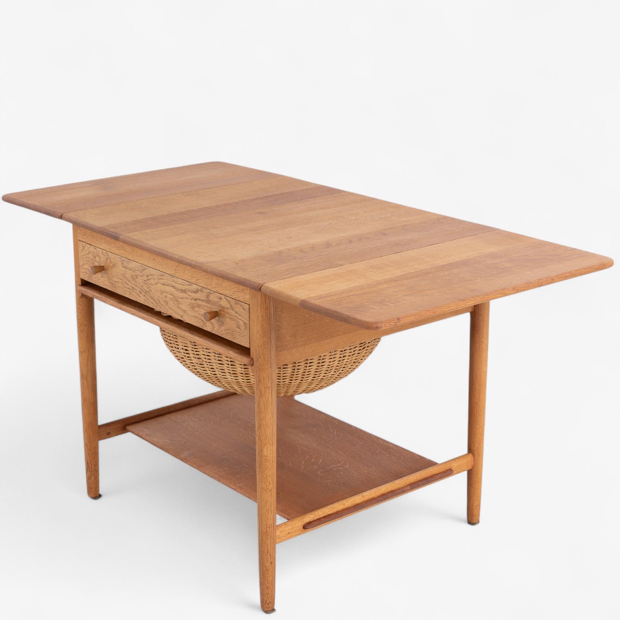 AT 33 - Table de couture en chêne, Hans J. Wegner en vente 2