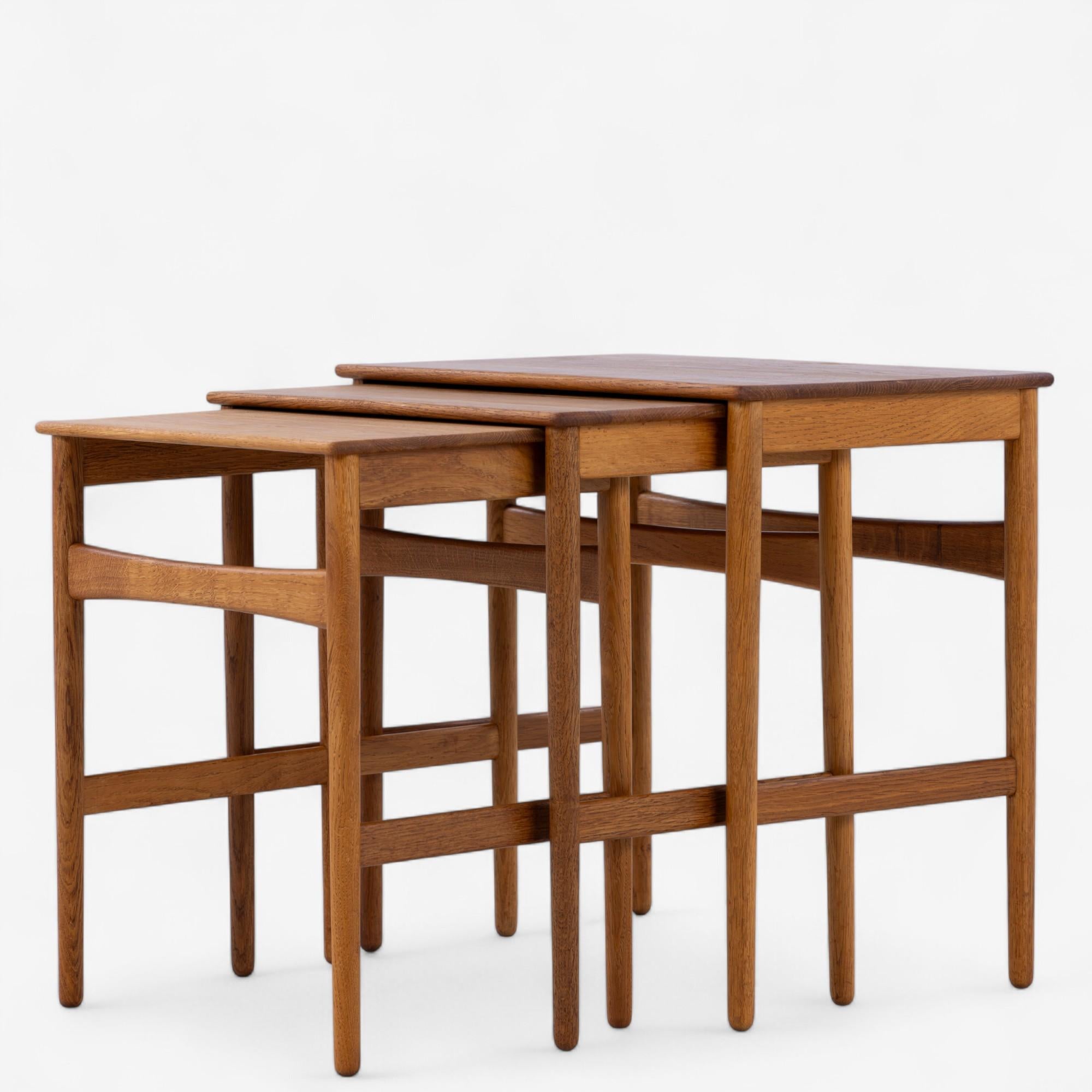 Mid-Century moderno AT 40 - Tavolini da salotto in rovere massiccio di Hans J. Wegner in vendita