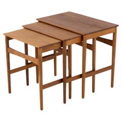 Tavoli nidificanti e impilabili moderni del Mid-Century