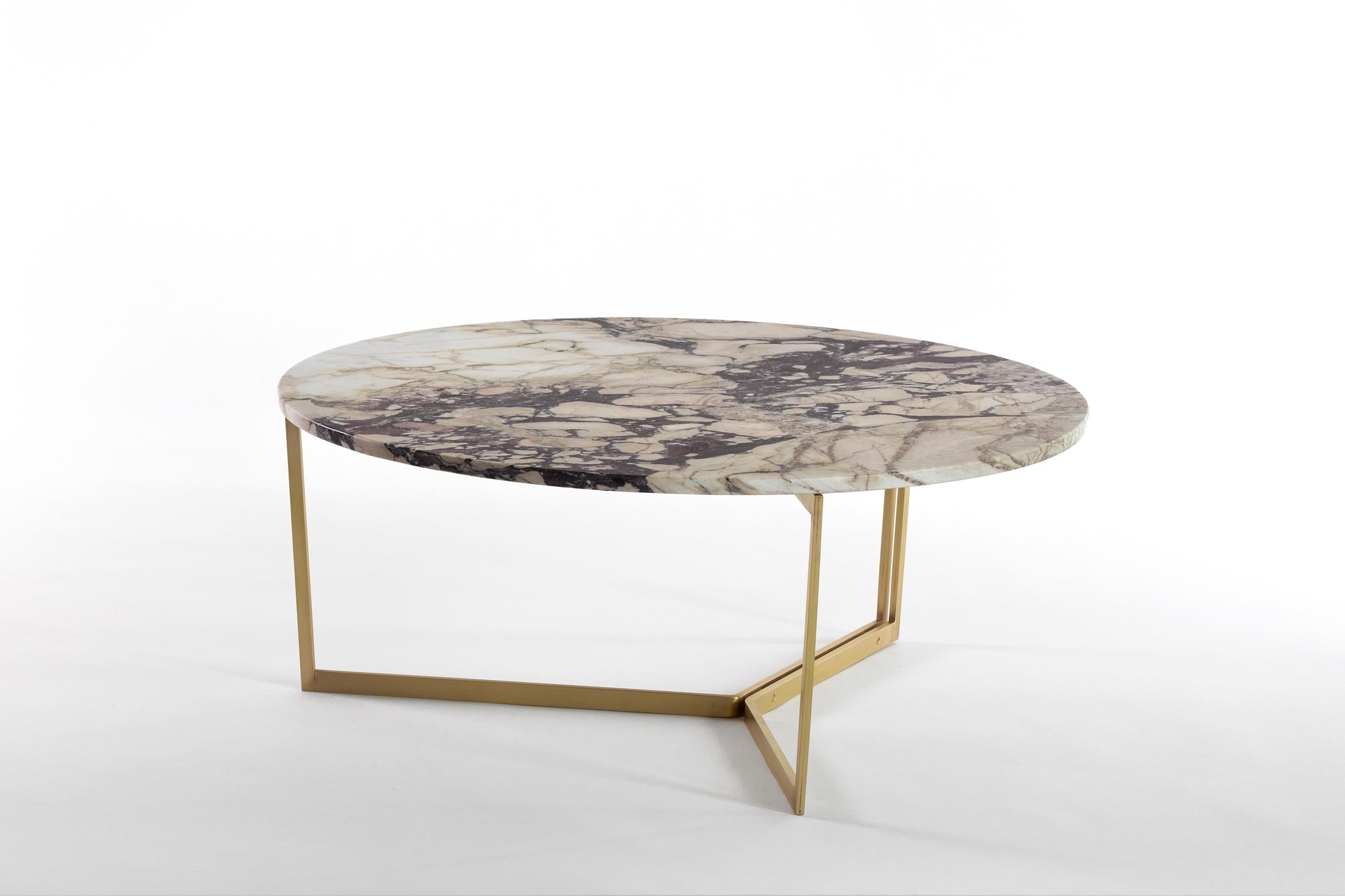 Mesa de centro redonda AT14 con base de acero ennegrecido y tapa de mármol (Disponible ahora) Ennegrecido en venta
