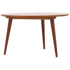 AT8 by Hans J. Wegner.