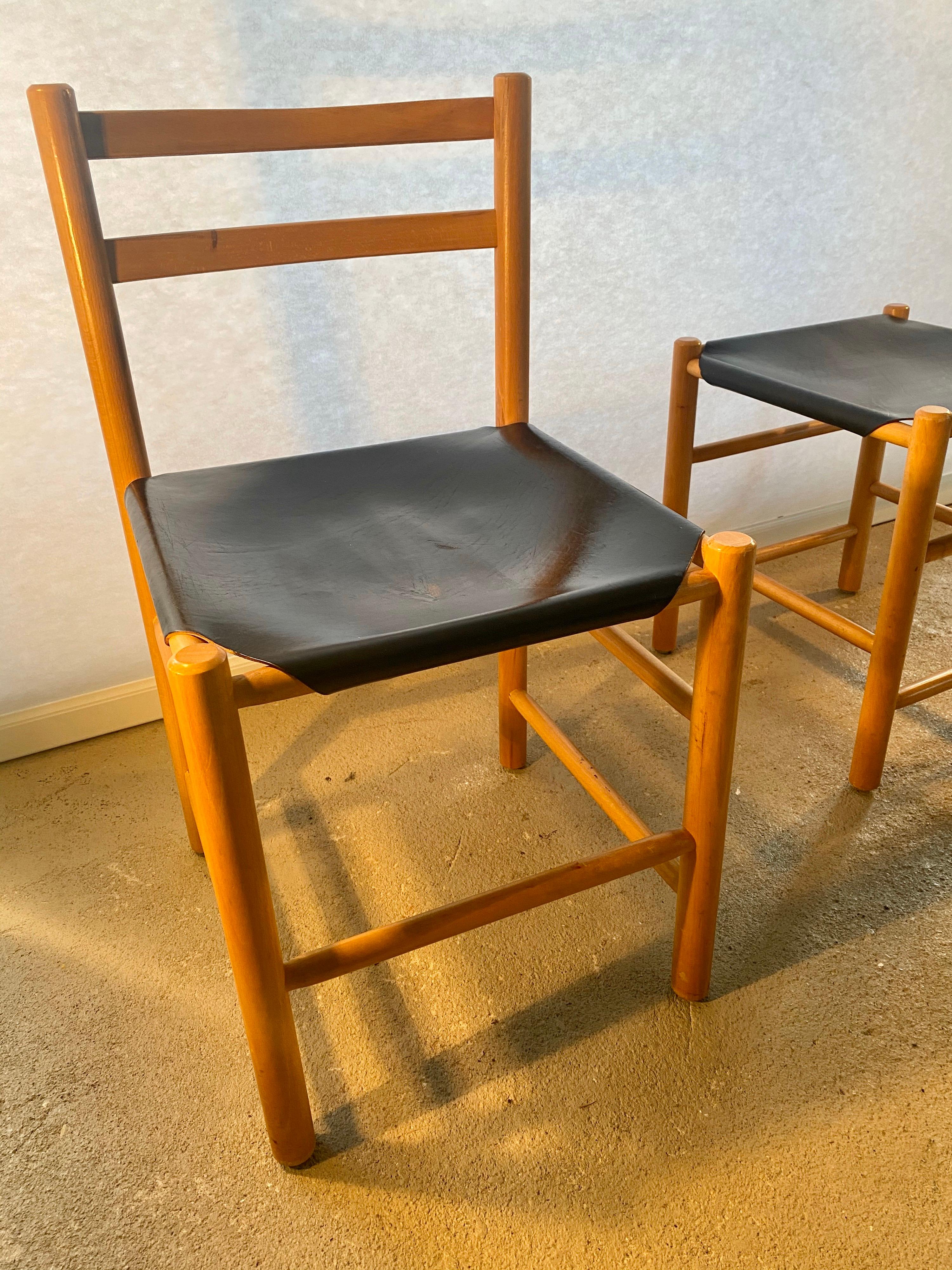 Mid-Century Modern Ate Van Apeldoorn for Houtwerk Hattem Four Black Leather Dining Chairs + Hocker  For Sale